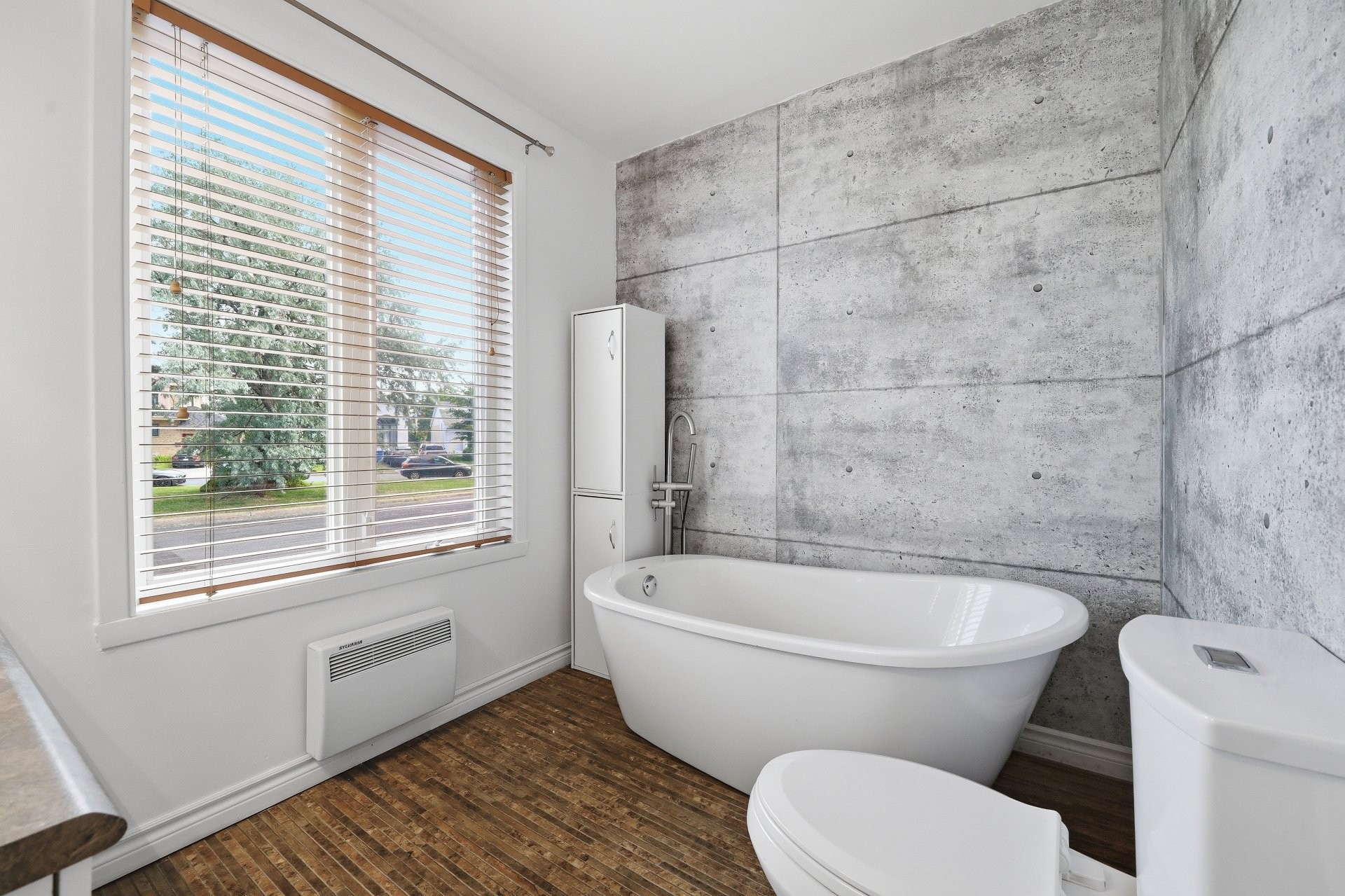 









3665


Rue Perras

,
Longueuil (Saint-Hubert),




QC
J3Y8L6

