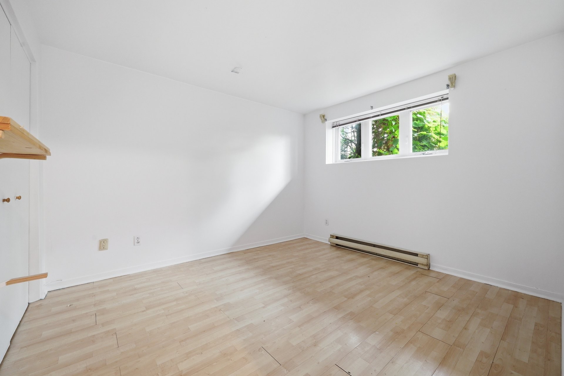 









3665


Rue Perras

,
Longueuil (Saint-Hubert),




QC
J3Y8L6

