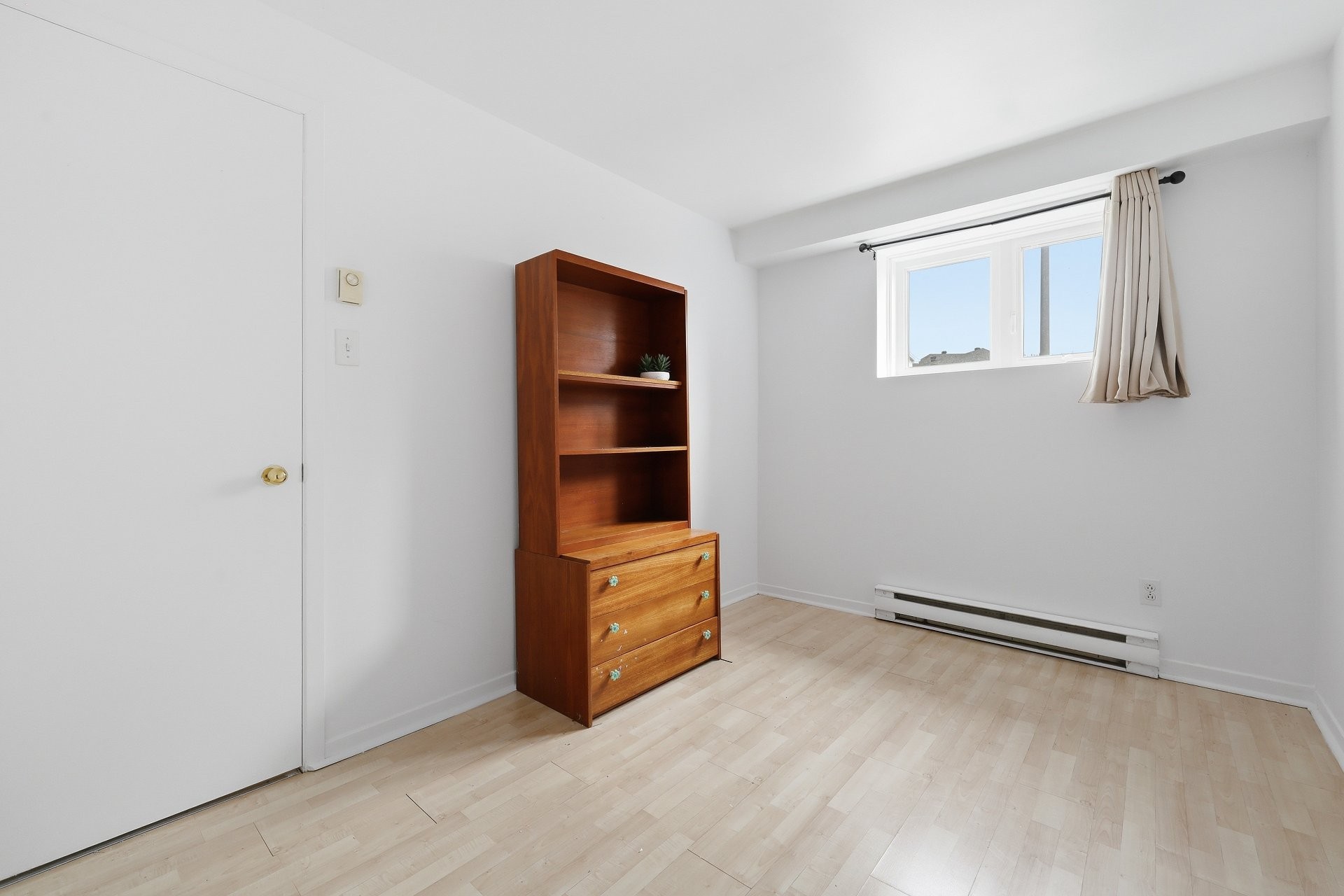 









3665


Rue Perras

,
Longueuil (Saint-Hubert),




QC
J3Y8L6

