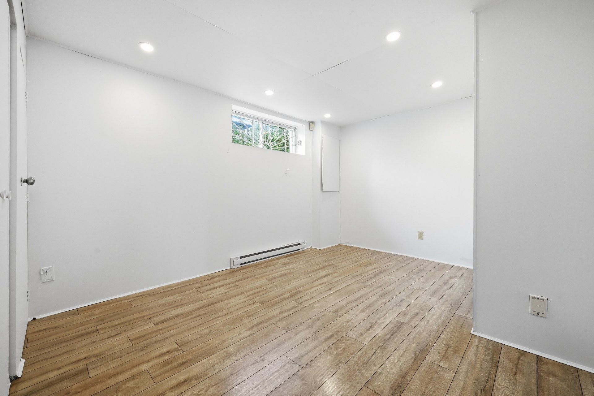 









3665


Rue Perras

,
Longueuil (Saint-Hubert),




QC
J3Y8L6

