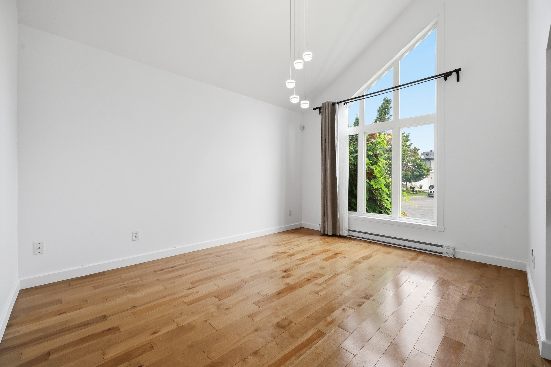 









3665


Rue Perras

,
Longueuil (Saint-Hubert),




QC
J3Y8L6

