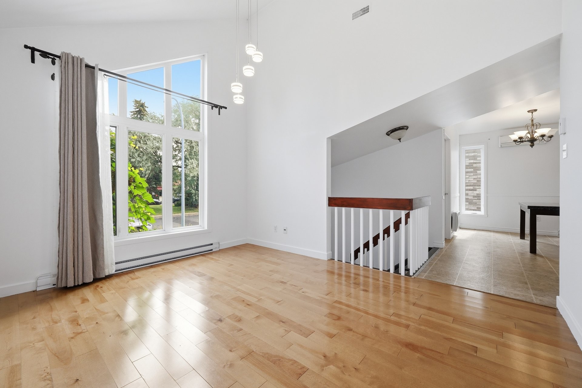 









3665


Rue Perras

,
Longueuil (Saint-Hubert),




QC
J3Y8L6

