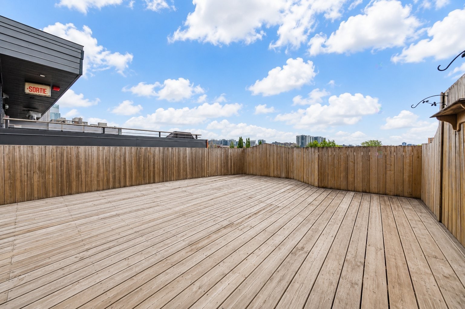 









1455


Rue St-Jacques

, 404,
Montréal (Ville-Marie),




QC
H3C1H3

