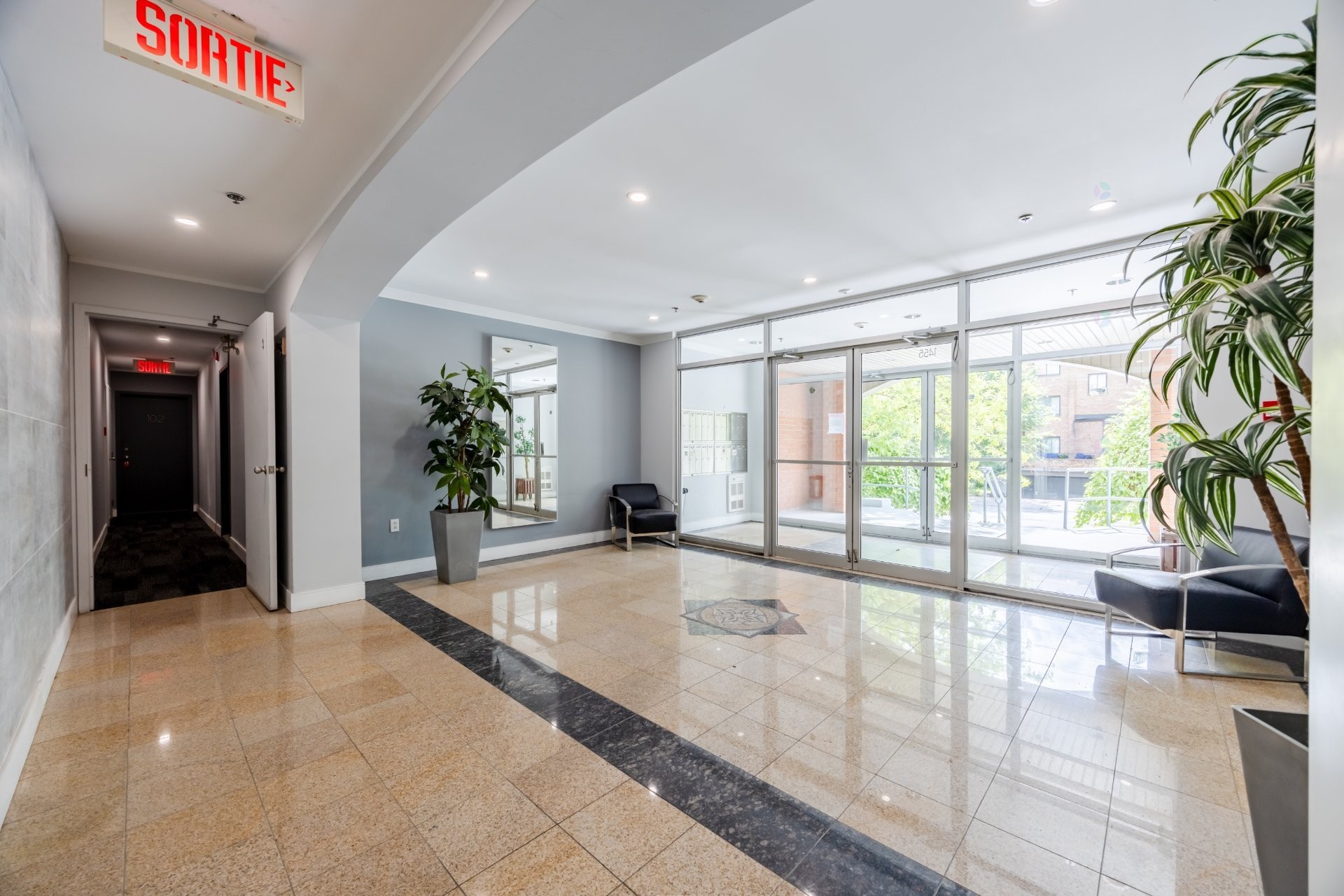 









1455


Rue St-Jacques

, 404,
Montréal (Ville-Marie),




QC
H3C1H3

