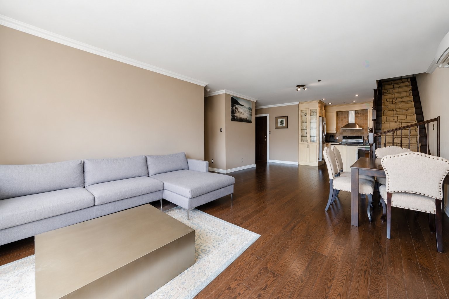 









1455


Rue St-Jacques

, 404,
Montréal (Ville-Marie),




QC
H3C1H3

