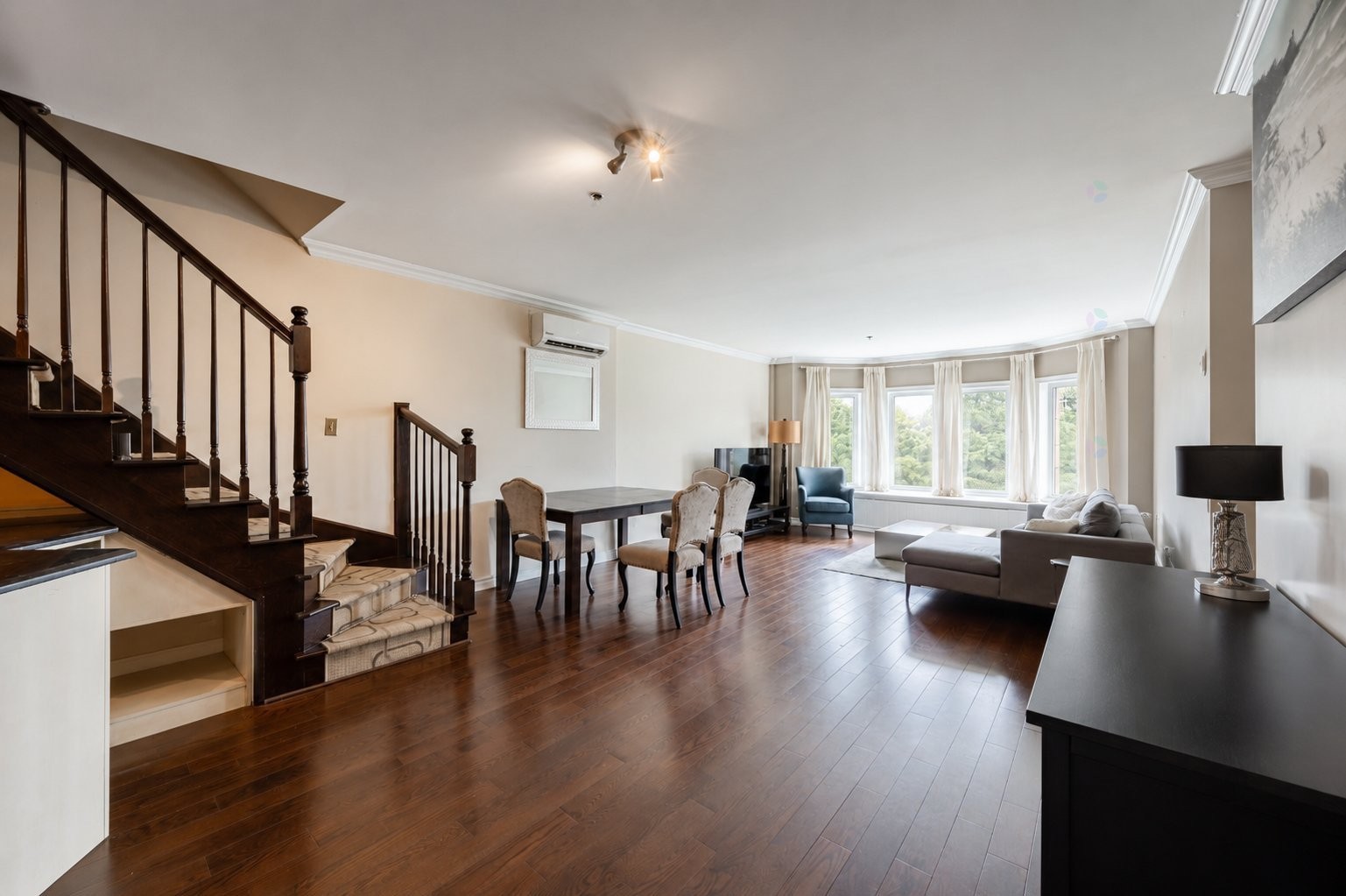 









1455


Rue St-Jacques

, 404,
Montréal (Ville-Marie),




QC
H3C1H3

