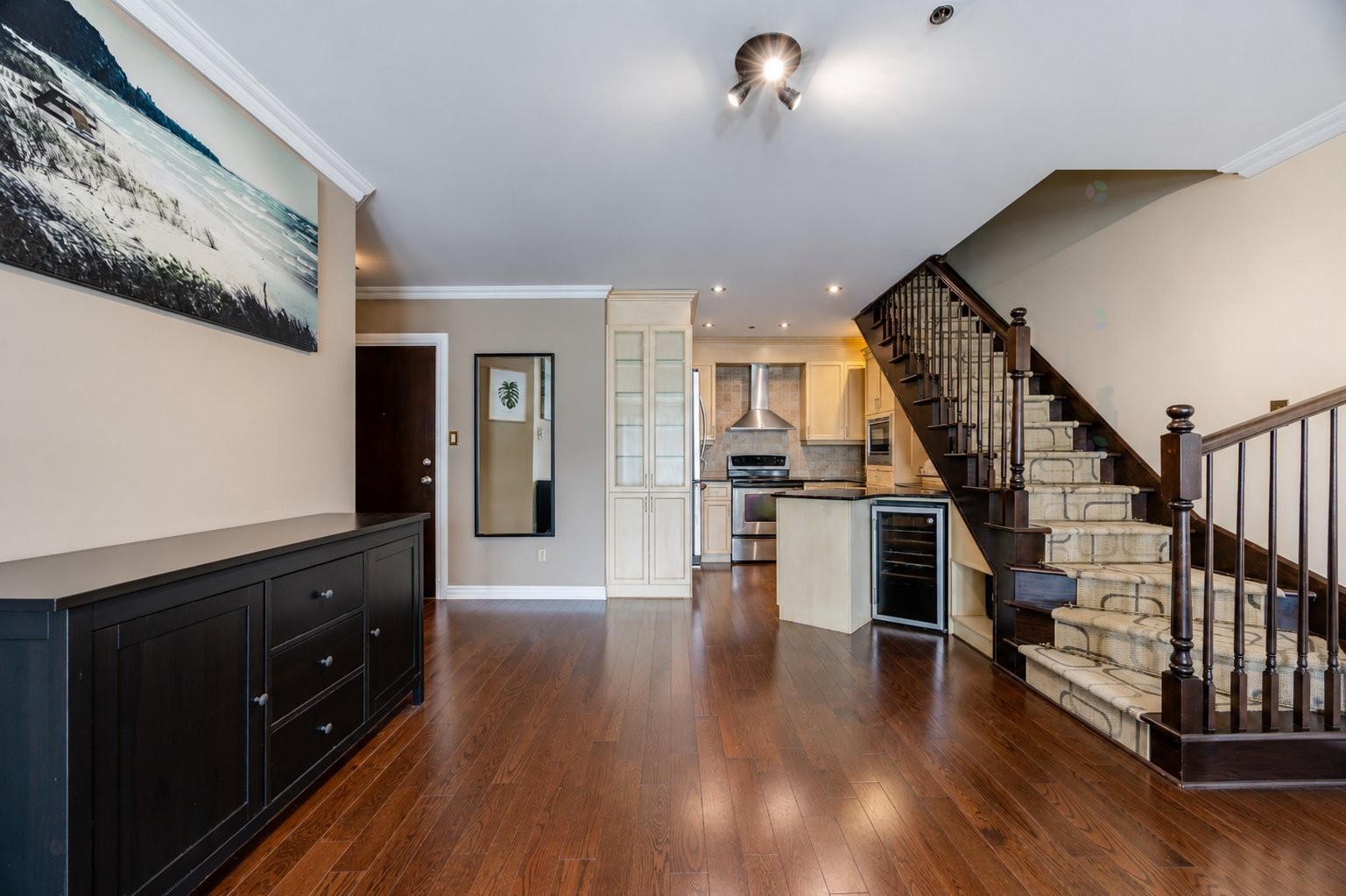 









1455


Rue St-Jacques

, 404,
Montréal (Ville-Marie),




QC
H3C1H3

