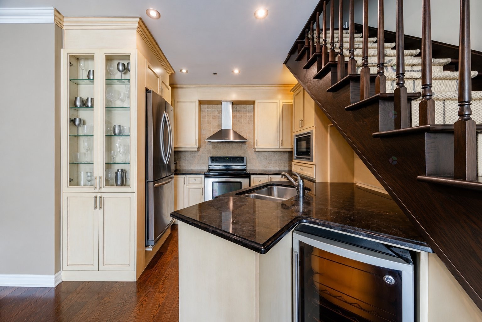 









1455


Rue St-Jacques

, 404,
Montréal (Ville-Marie),




QC
H3C1H3

