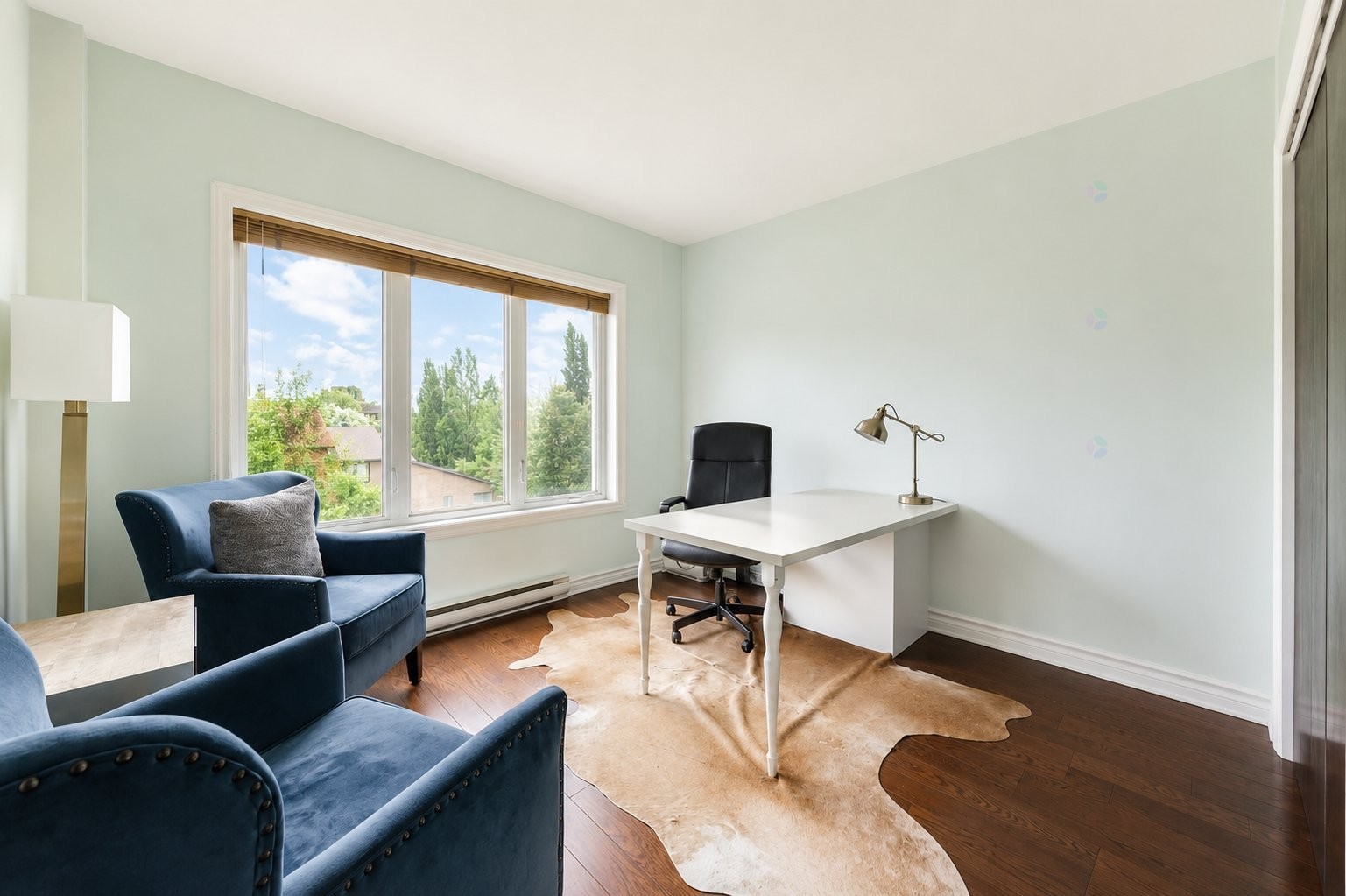 









1455


Rue St-Jacques

, 404,
Montréal (Ville-Marie),




QC
H3C1H3

