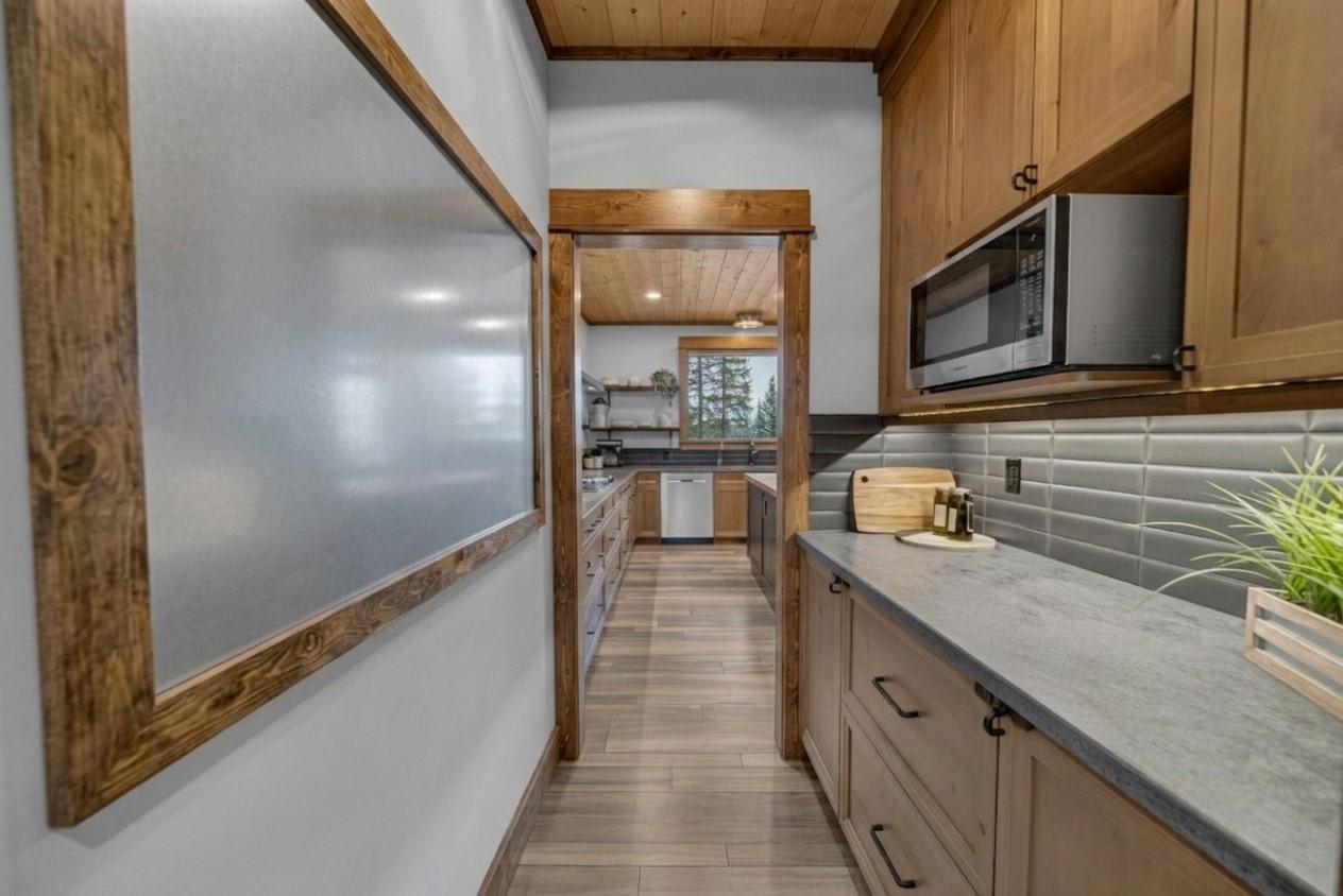 









3373


Mountain View

Court,
Jaffray,




BC
V0B 1T0

