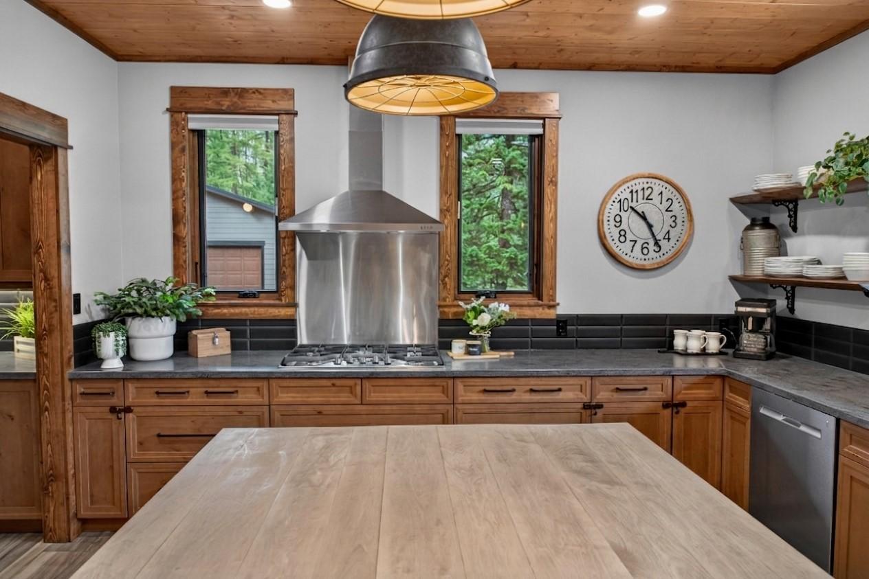 









3373


Mountain View

Court,
Jaffray,




BC
V0B 1T0

