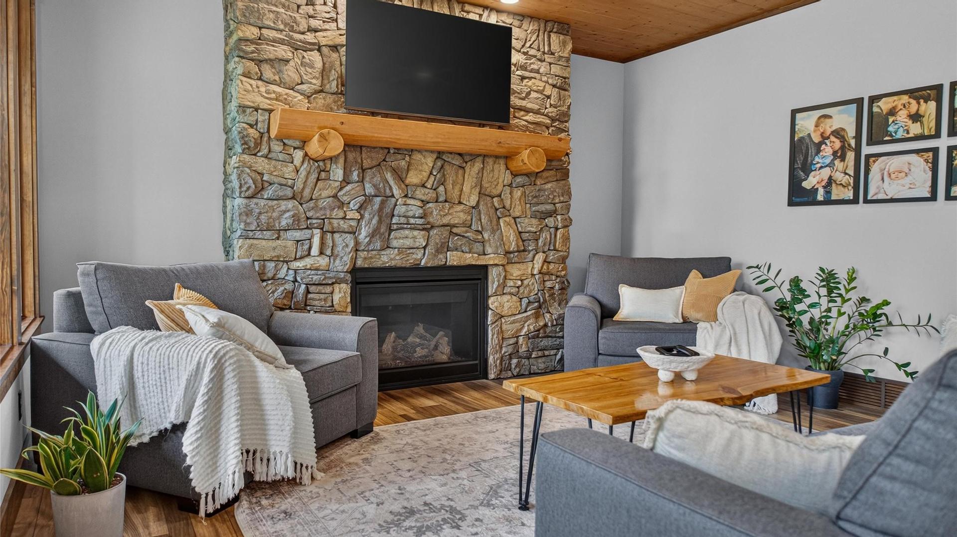 









3373


Mountain View

Court,
Jaffray,




BC
V0B 1T0

