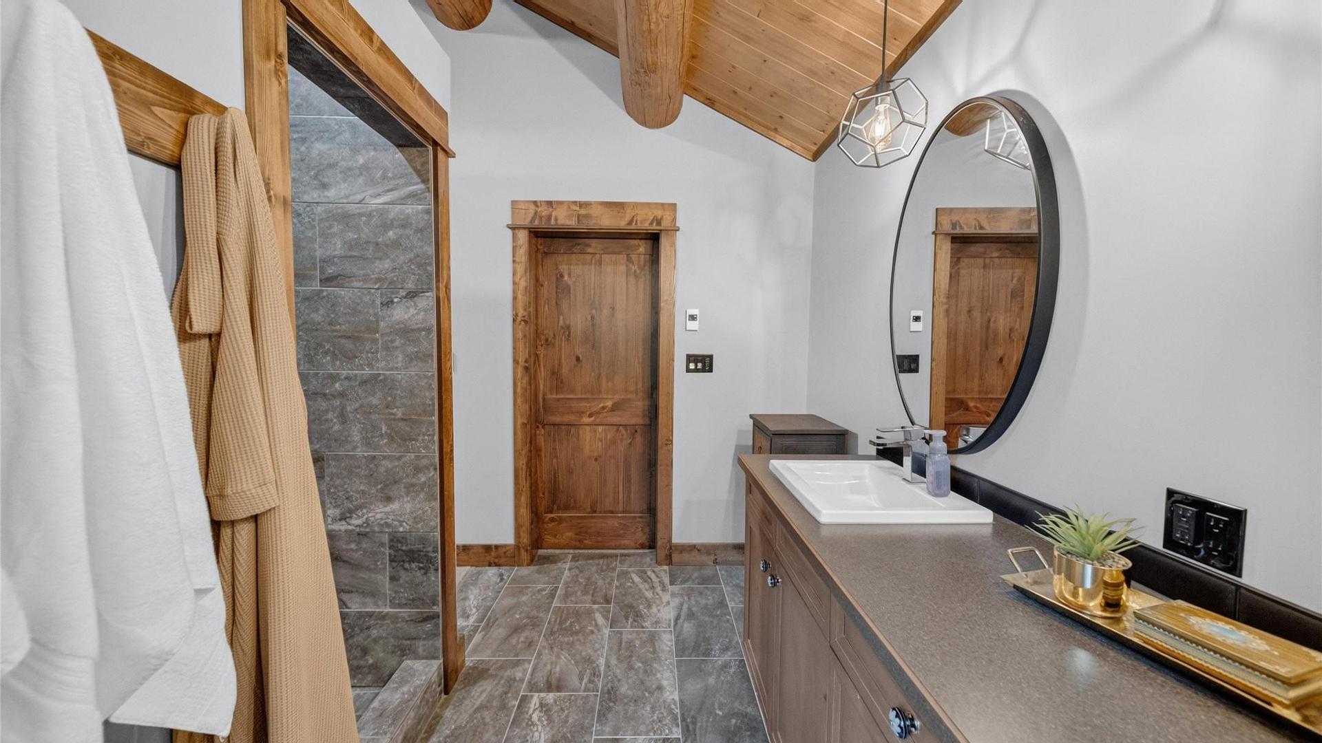 









3373


Mountain View

Court,
Jaffray,




BC
V0B 1T0


