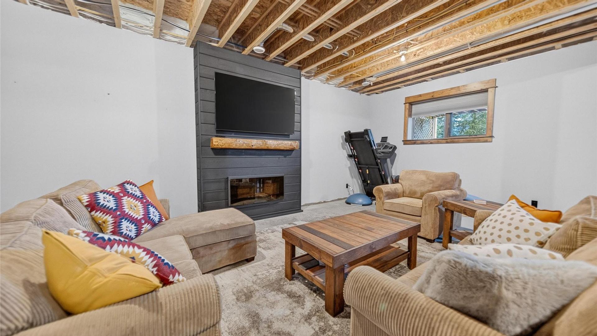 









3373


Mountain View

Court,
Jaffray,




BC
V0B 1T0

