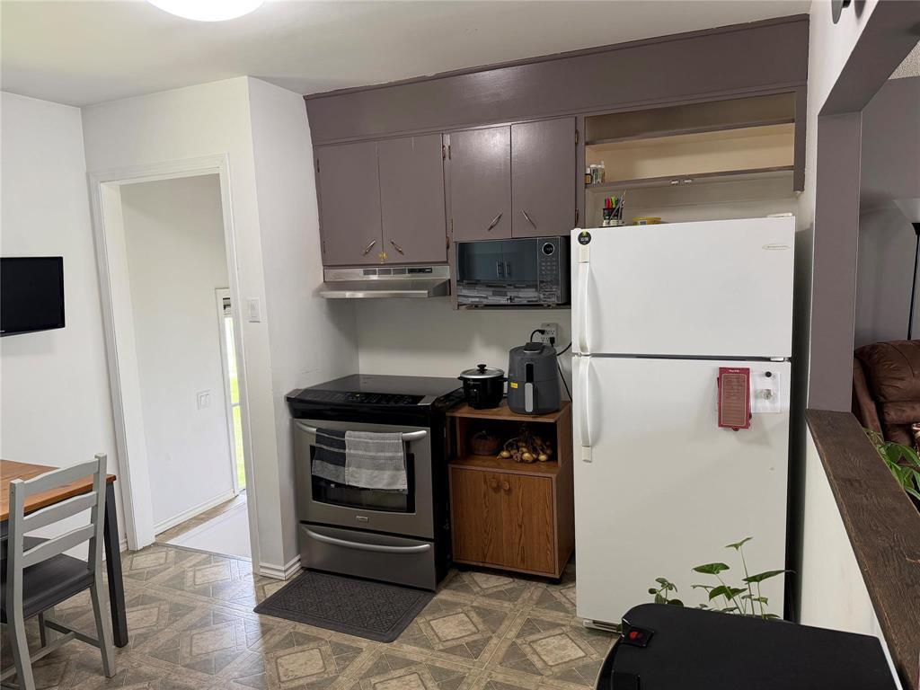 












12 2nd Street SW

,
Hamiota,




Manitoba
R0M0T0

