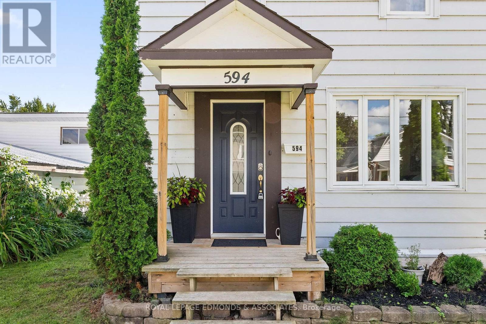 












594 ISABELLA STREET

,
Pembroke,




Ontario
K8A5V3

