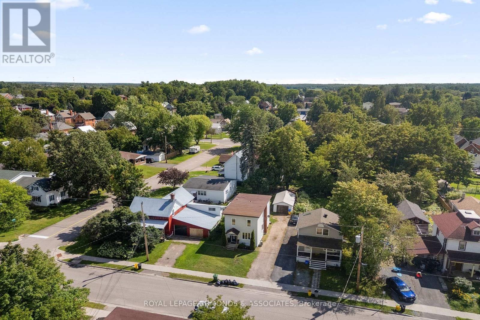 












594 ISABELLA STREET

,
Pembroke,




Ontario
K8A5V3

