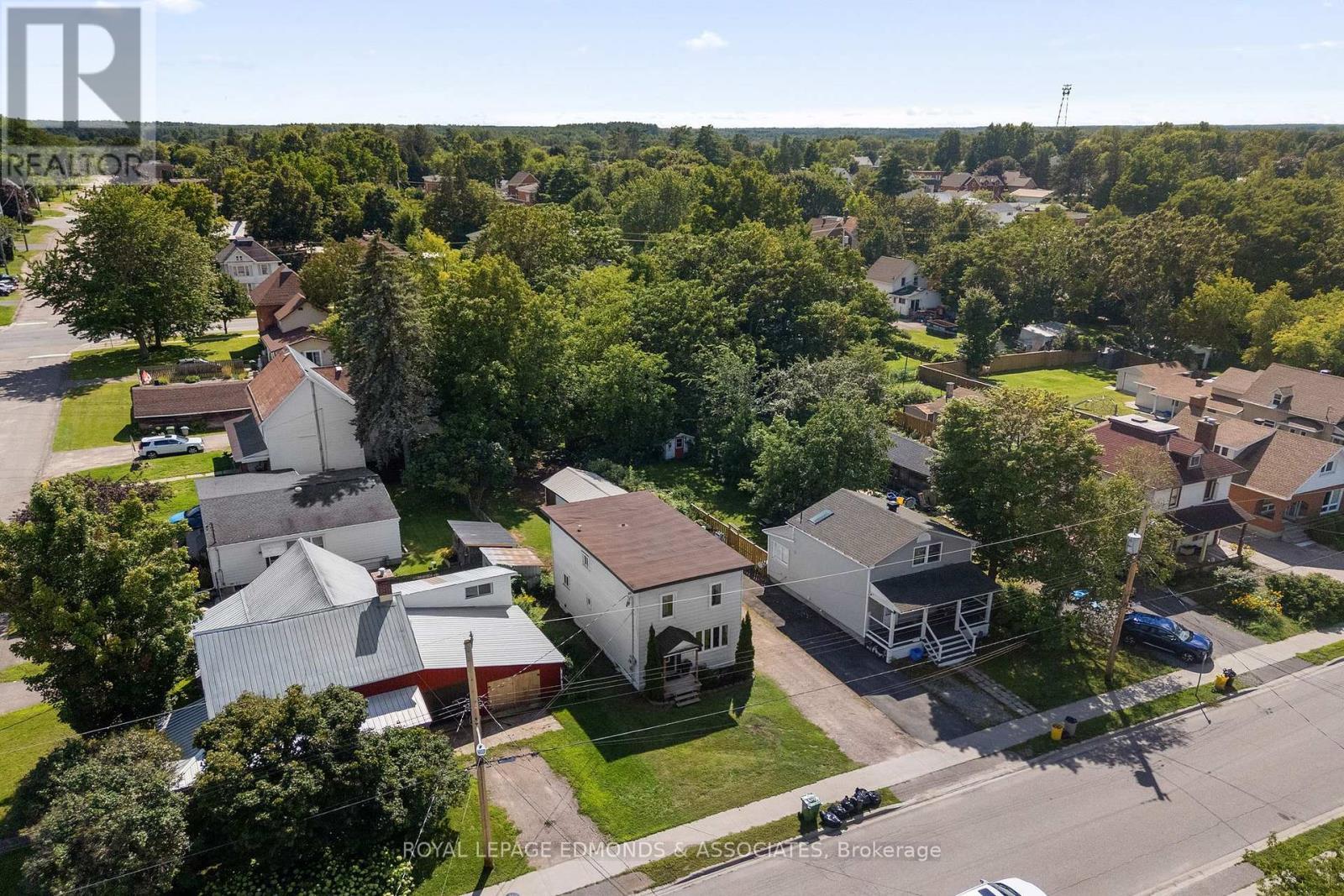 












594 ISABELLA STREET

,
Pembroke,




Ontario
K8A5V3

