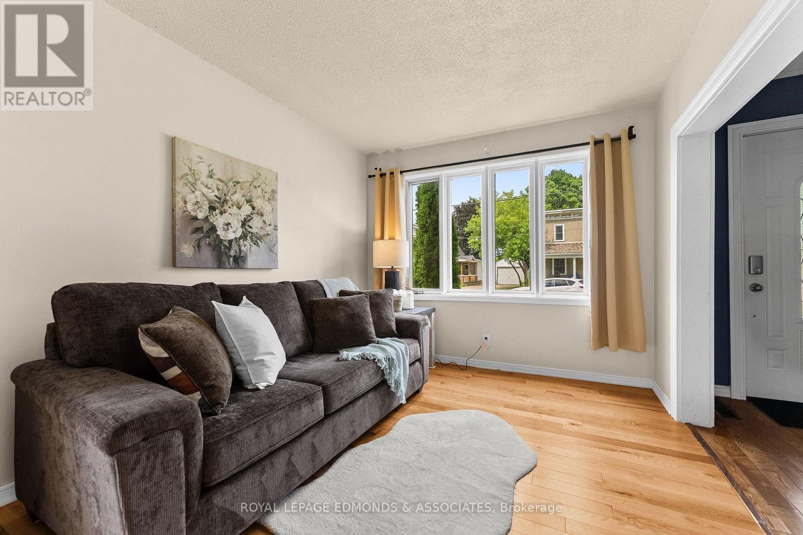 












594 ISABELLA STREET

,
Pembroke,




Ontario
K8A5V3

