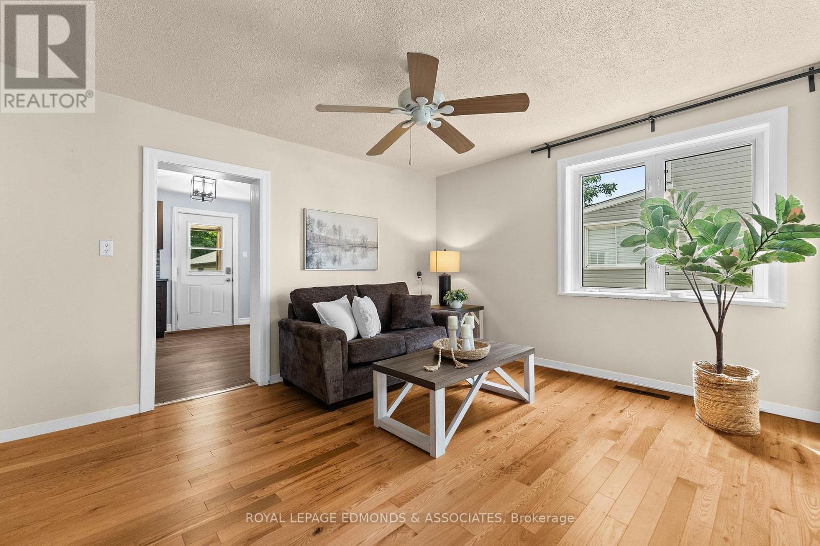 












594 ISABELLA STREET

,
Pembroke,




Ontario
K8A5V3

