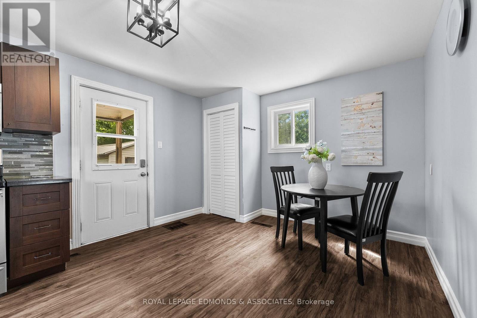 












594 ISABELLA STREET

,
Pembroke,




Ontario
K8A5V3

