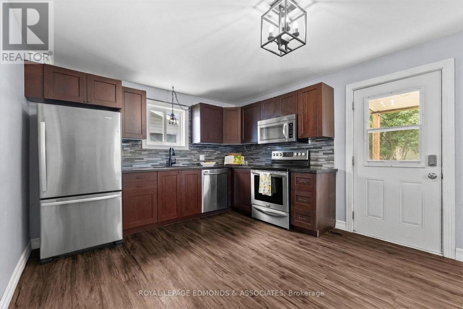 












594 ISABELLA STREET

,
Pembroke,




Ontario
K8A5V3

