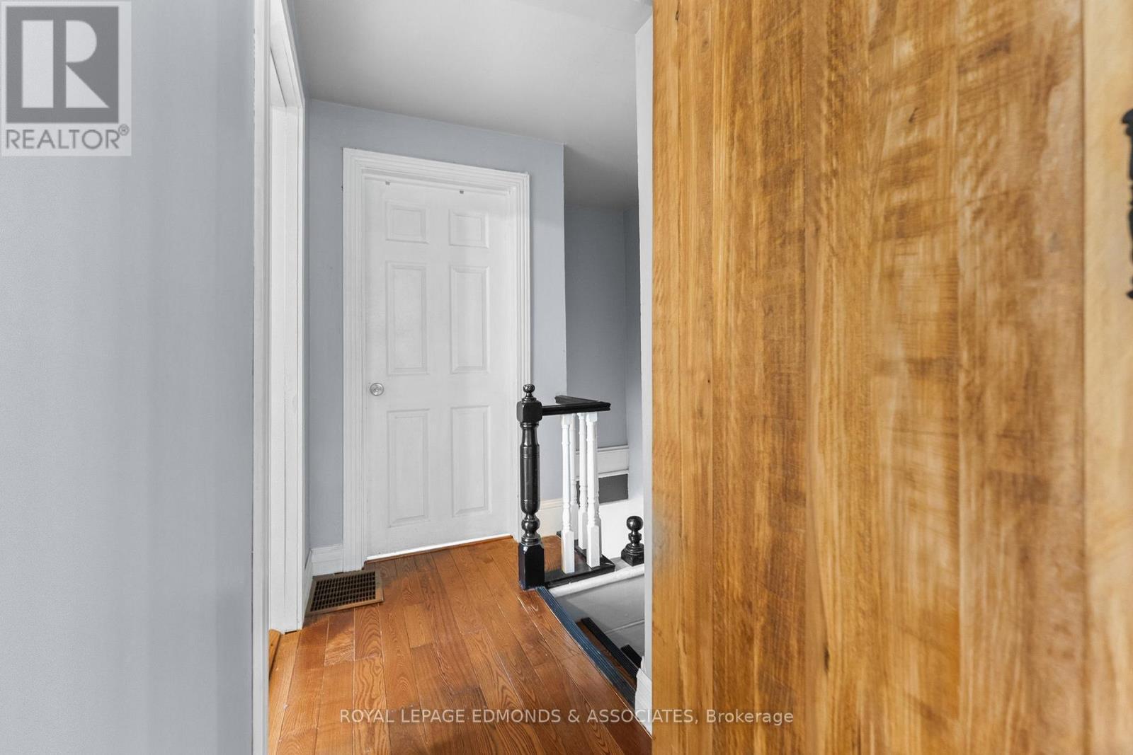 












594 ISABELLA STREET

,
Pembroke,




Ontario
K8A5V3

