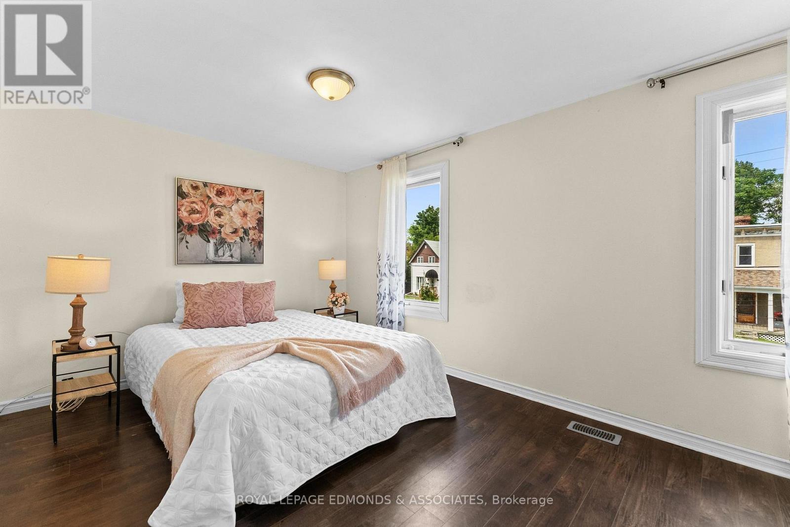 












594 ISABELLA STREET

,
Pembroke,




Ontario
K8A5V3

