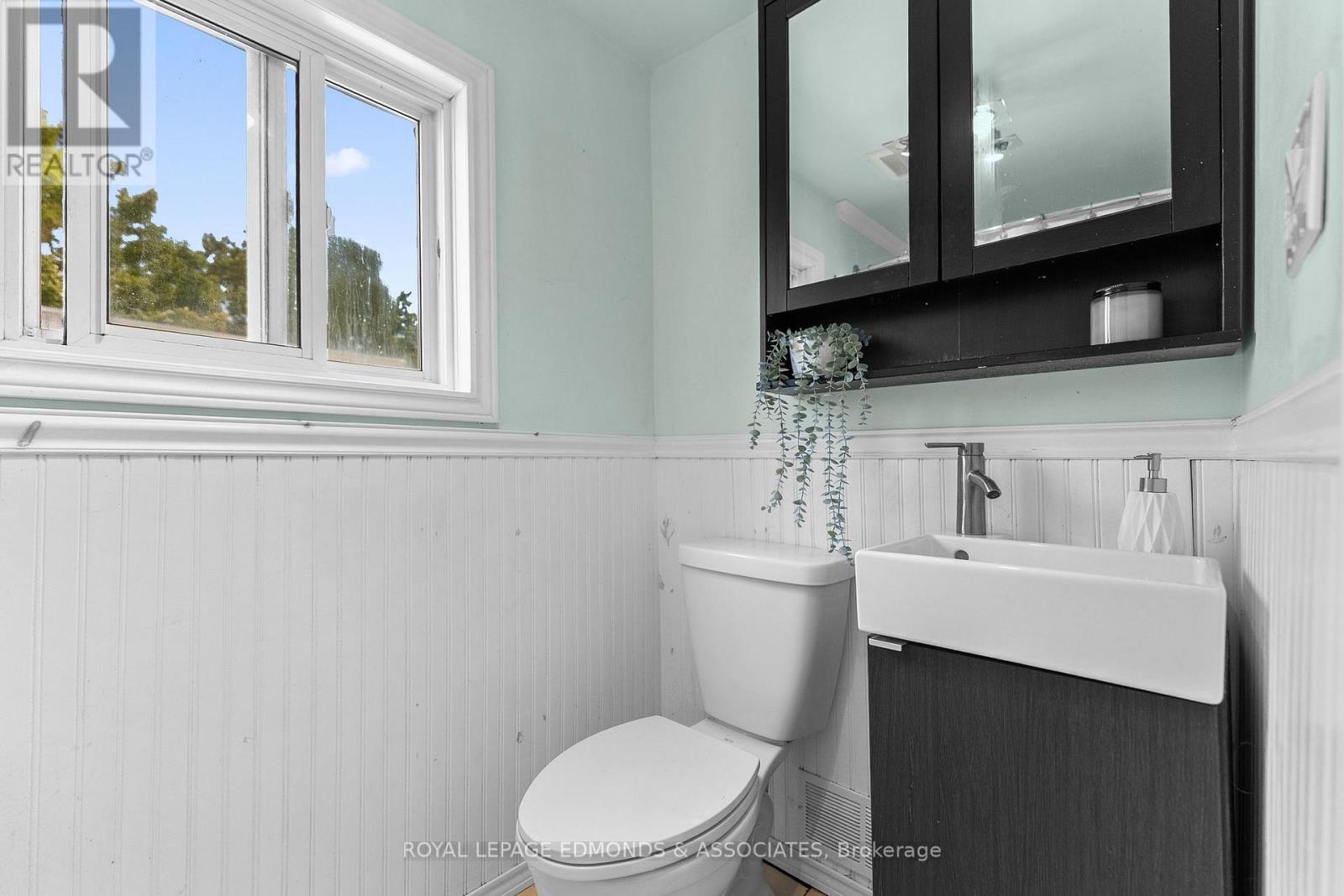 












594 ISABELLA STREET

,
Pembroke,




Ontario
K8A5V3

