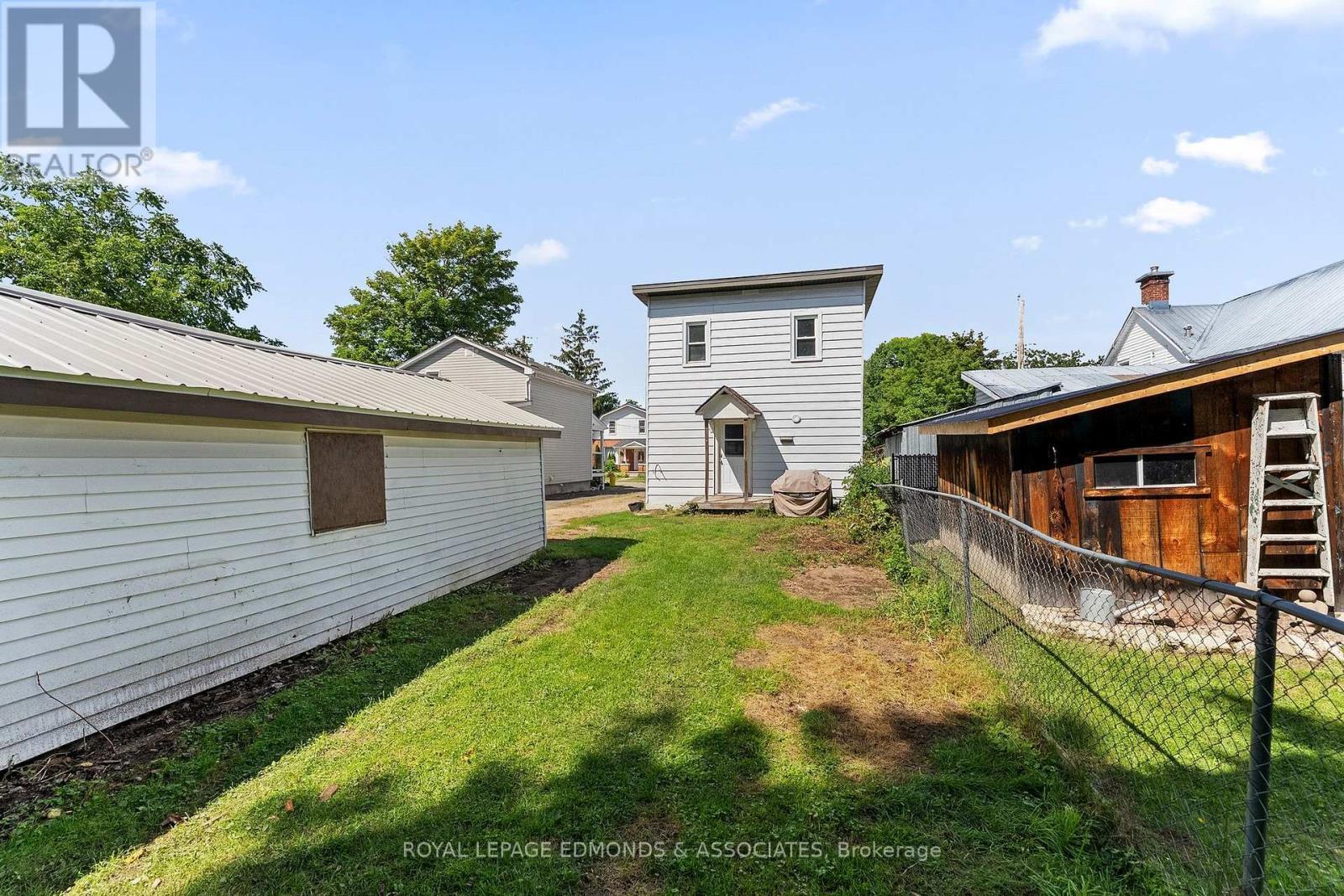 












594 ISABELLA STREET

,
Pembroke,




Ontario
K8A5V3

