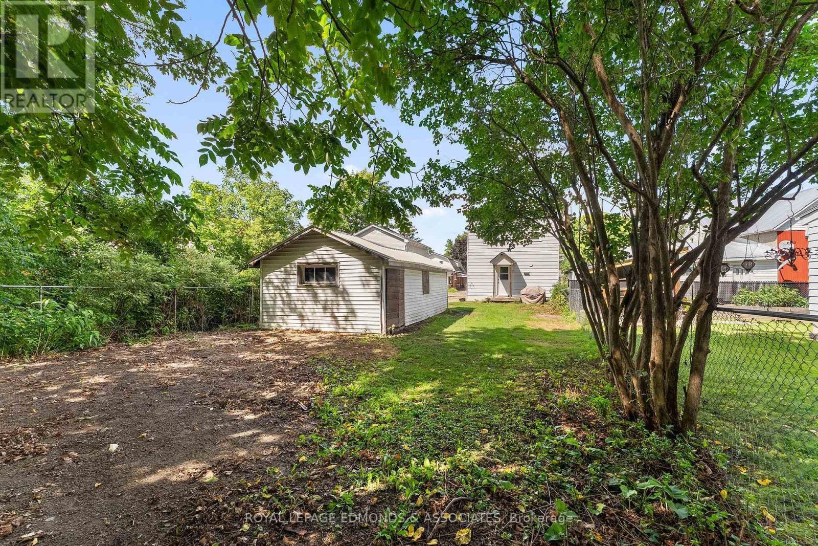 












594 ISABELLA STREET

,
Pembroke,




Ontario
K8A5V3

