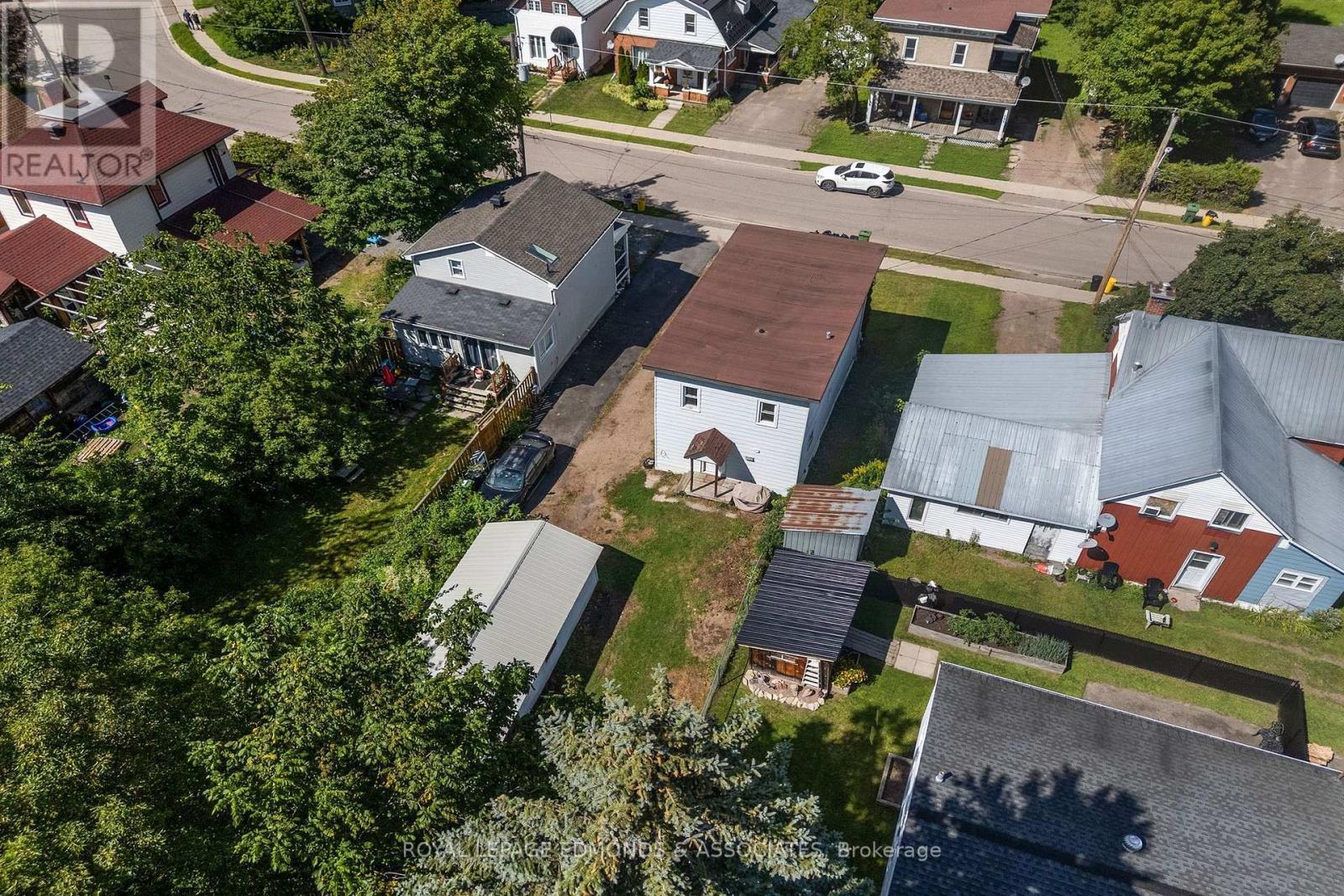 












594 ISABELLA STREET

,
Pembroke,




Ontario
K8A5V3

