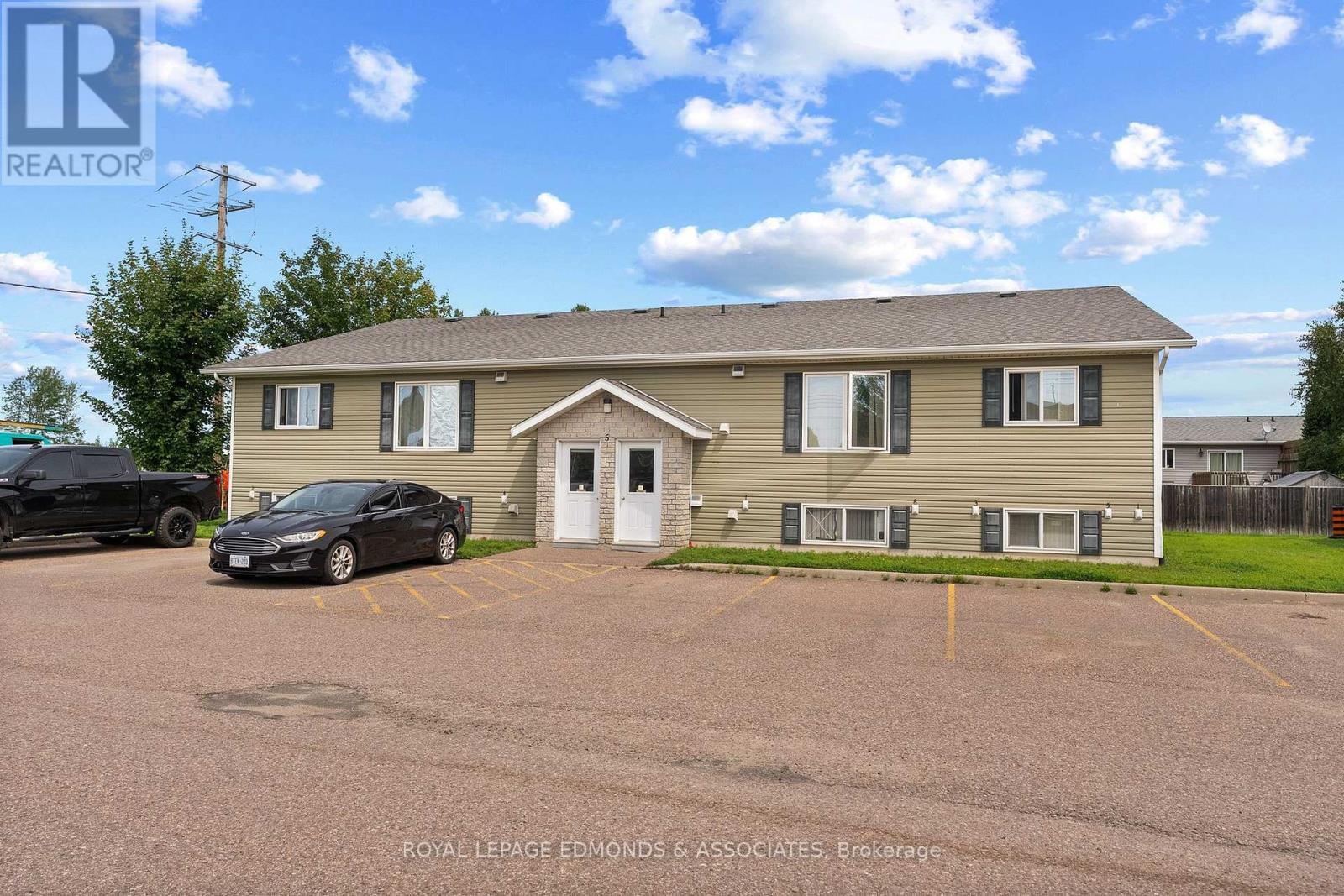 












5 RENFREW STREET

,
Petawawa,




Ontario
K8H0B6

