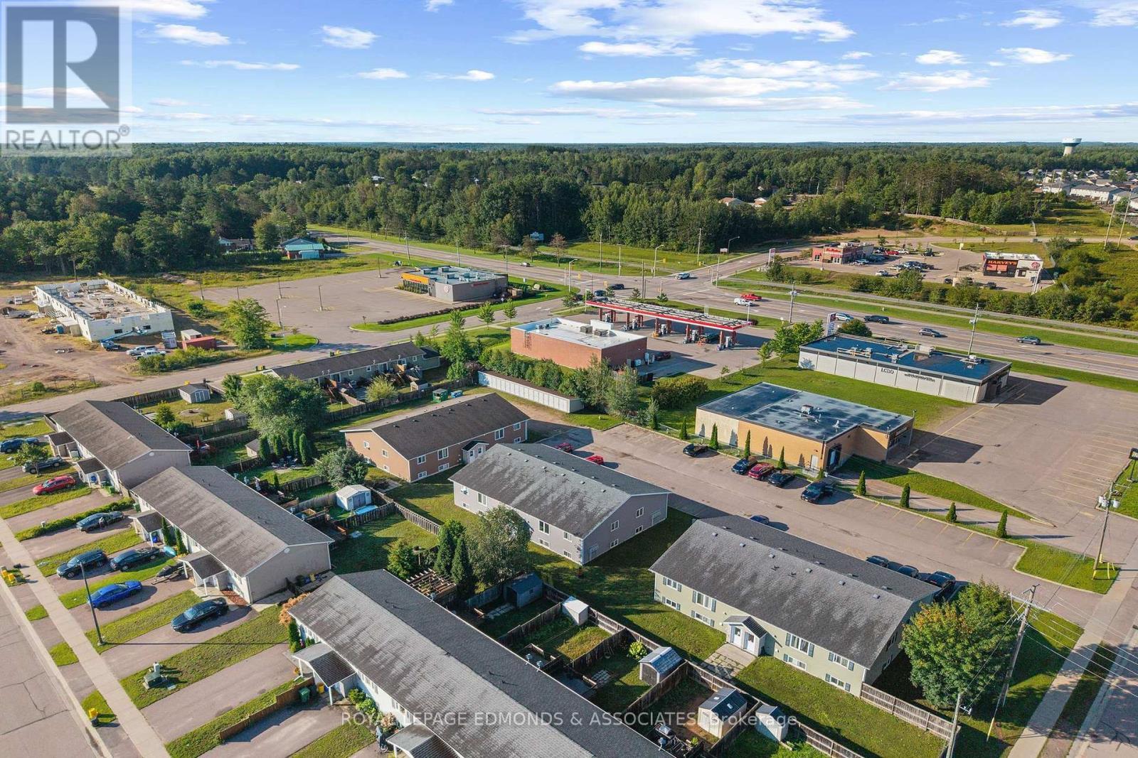 












5 RENFREW STREET

,
Petawawa,




Ontario
K8H0B6

