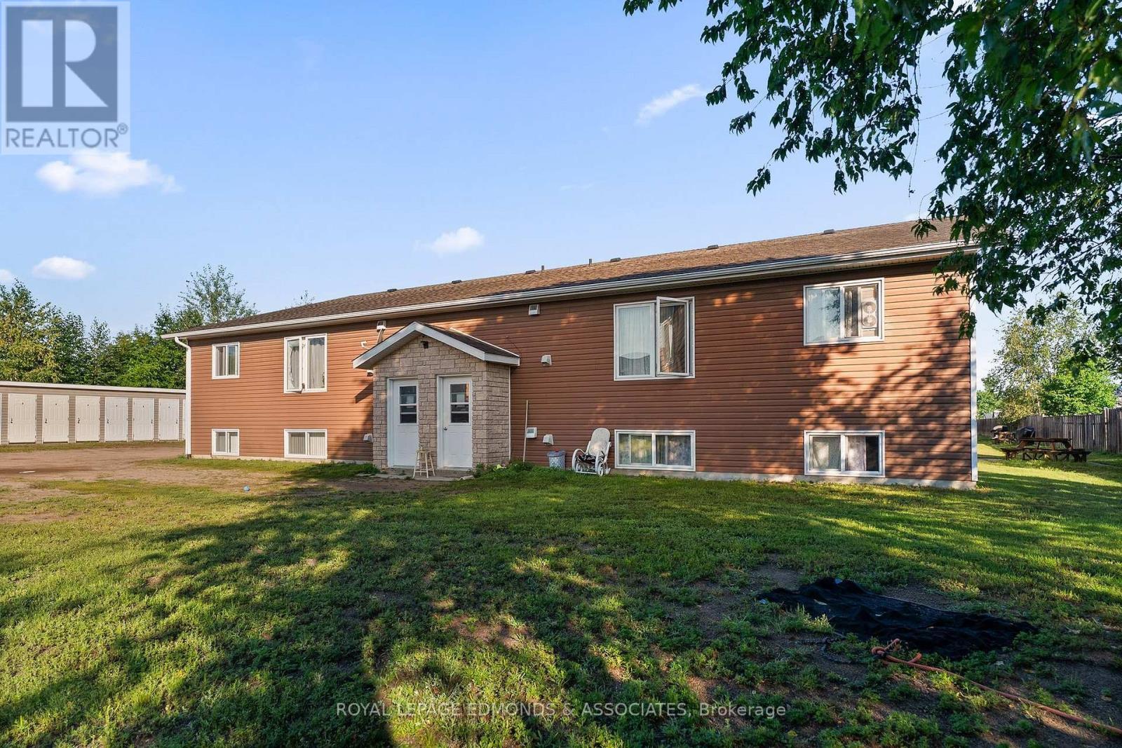 












5 RENFREW STREET

,
Petawawa,




Ontario
K8H0B6

