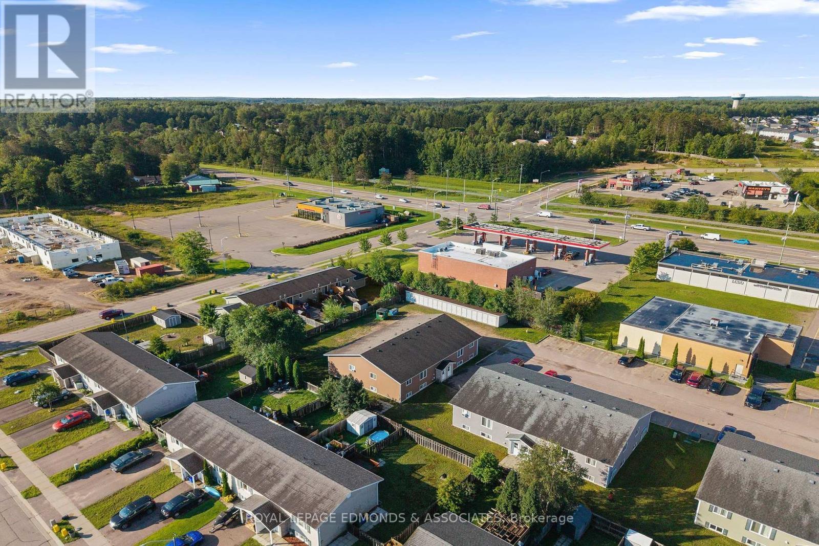 












5 RENFREW STREET

,
Petawawa,




Ontario
K8H0B6


