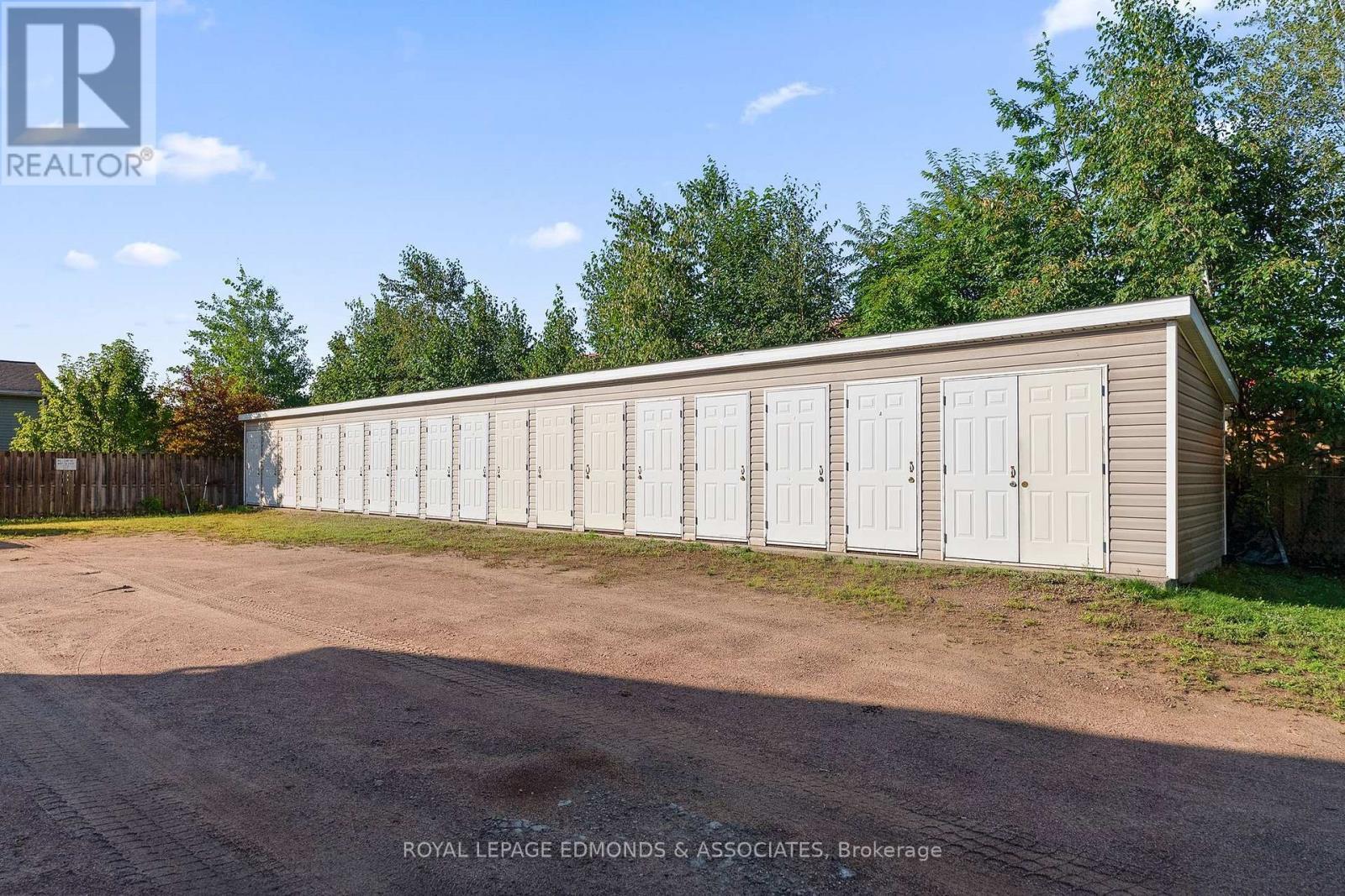 












5 RENFREW STREET

,
Petawawa,




Ontario
K8H0B6


