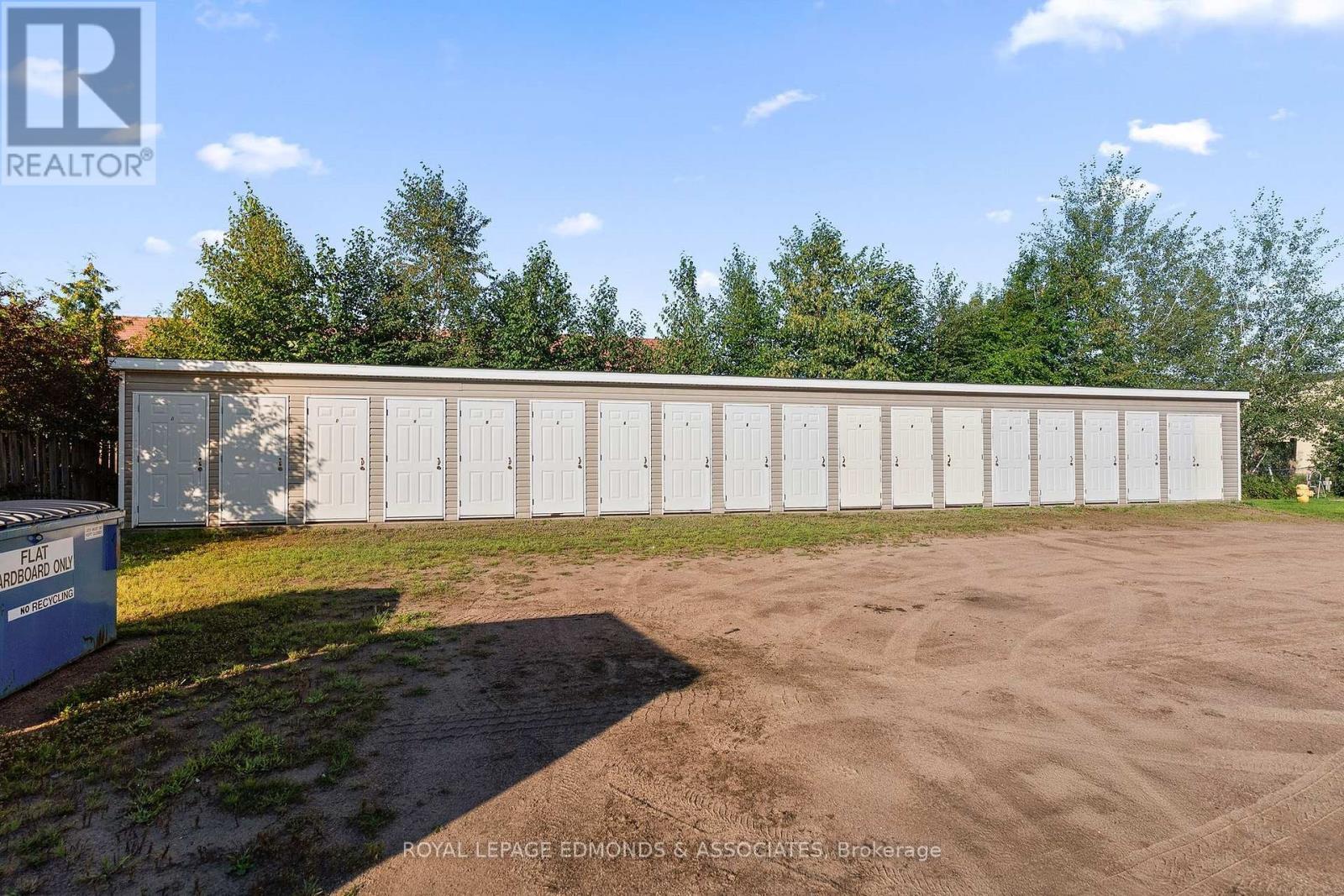 












5 RENFREW STREET

,
Petawawa,




Ontario
K8H0B6

