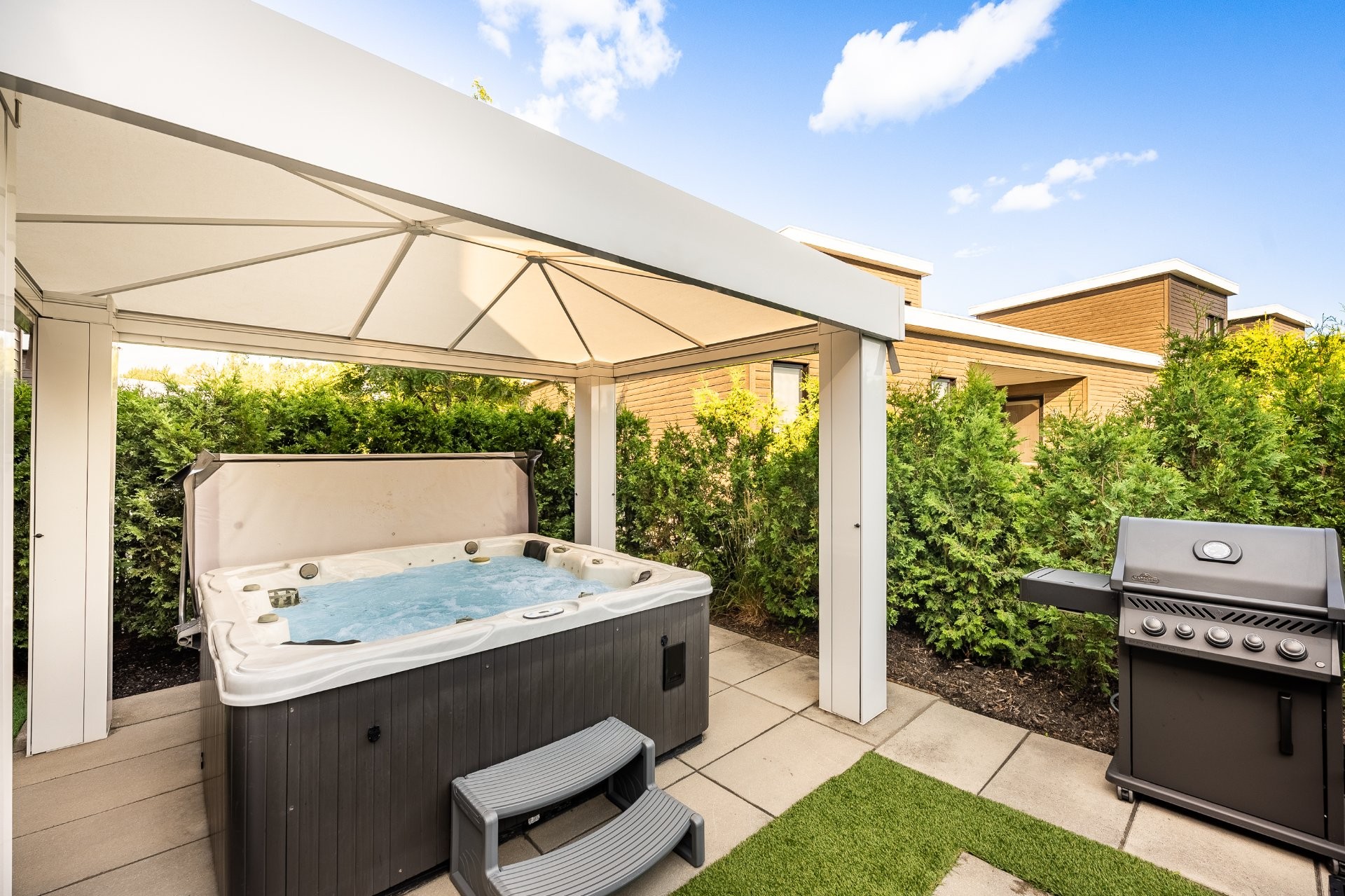 









345


Rue Narbonne

,
Sainte-Julie,




QC
J3E0E9

