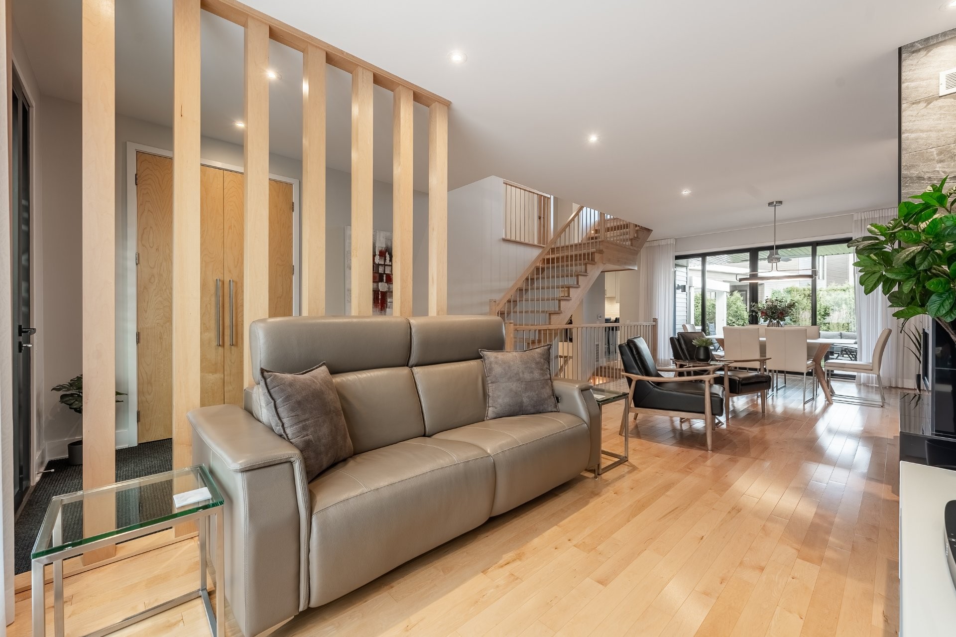 









345


Rue Narbonne

,
Sainte-Julie,




QC
J3E0E9

