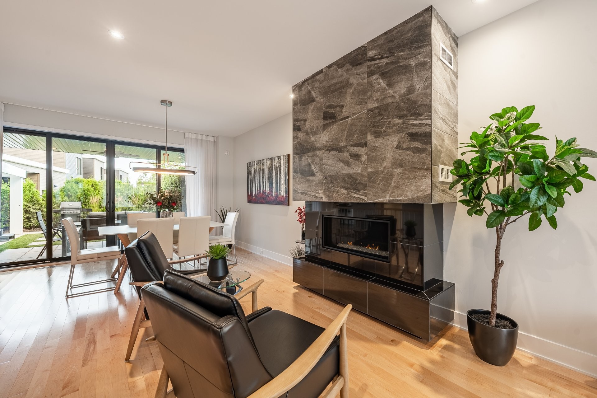 









345


Rue Narbonne

,
Sainte-Julie,




QC
J3E0E9

