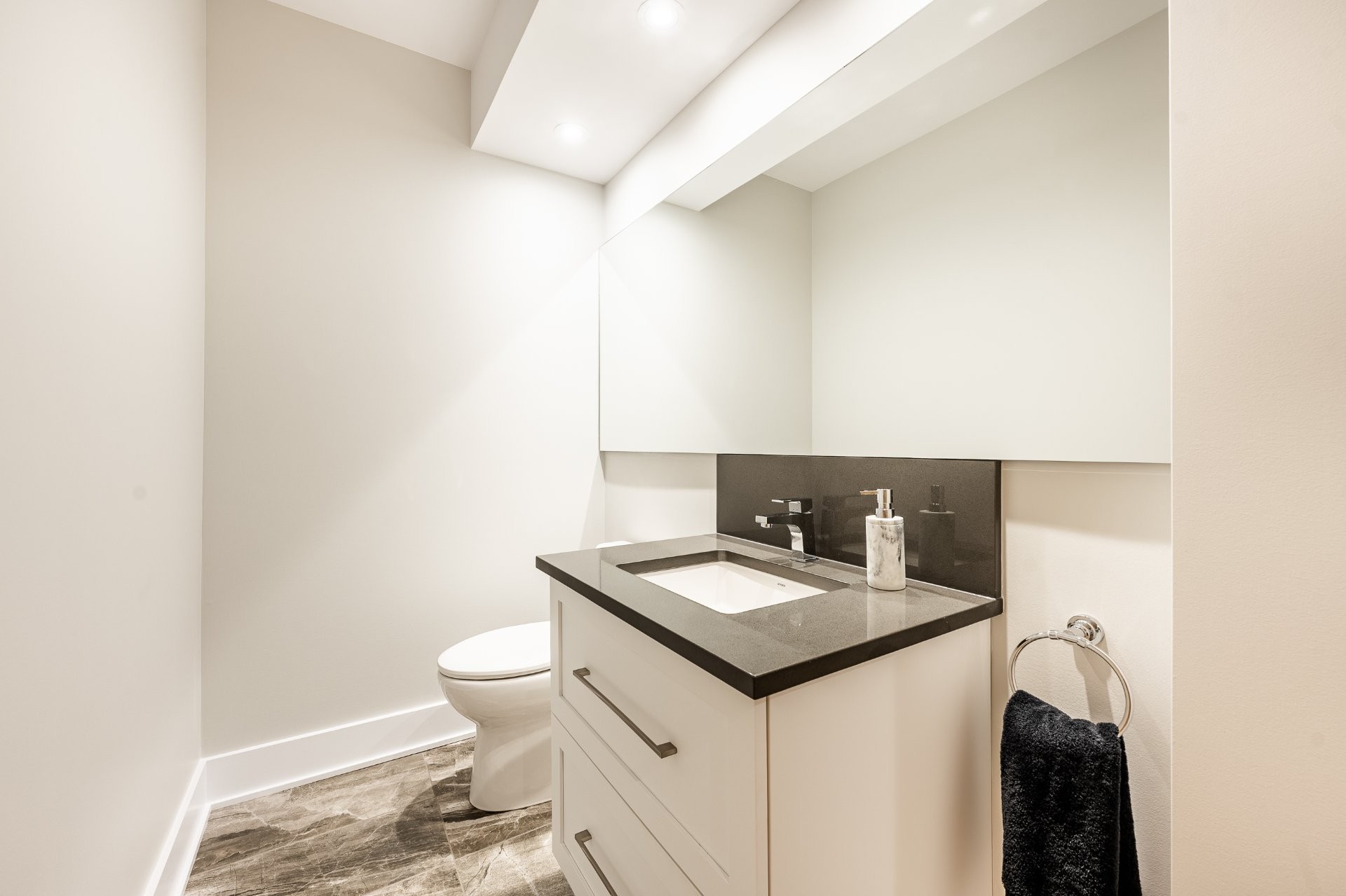 









345


Rue Narbonne

,
Sainte-Julie,




QC
J3E0E9

