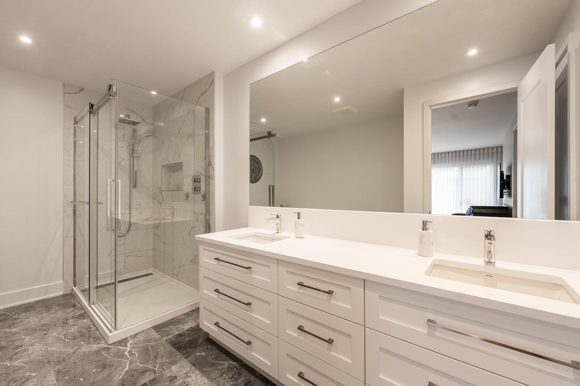









345


Rue Narbonne

,
Sainte-Julie,




QC
J3E0E9

