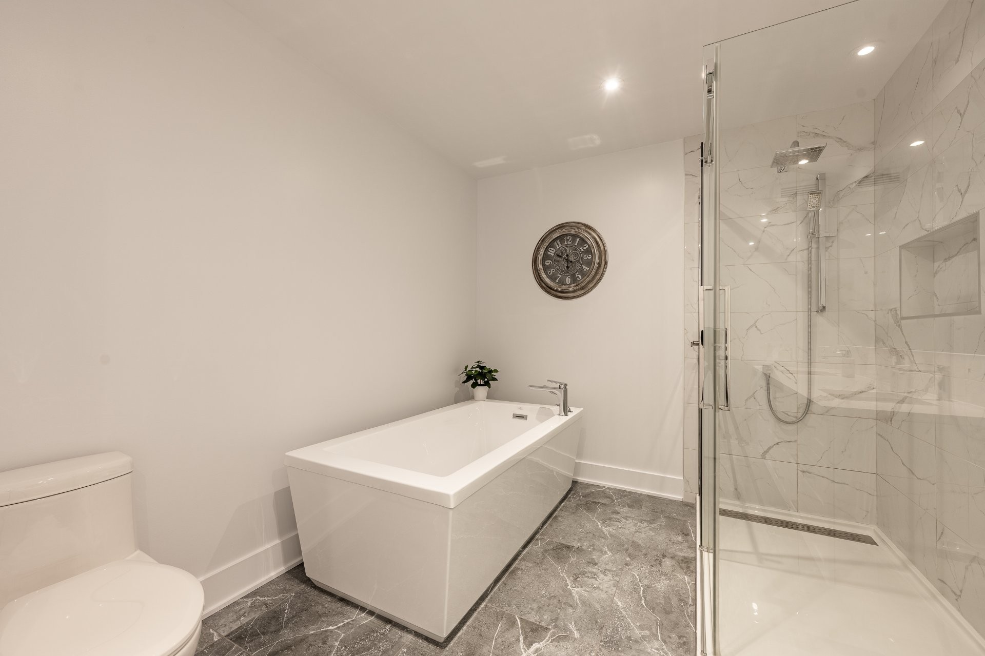 









345


Rue Narbonne

,
Sainte-Julie,




QC
J3E0E9

