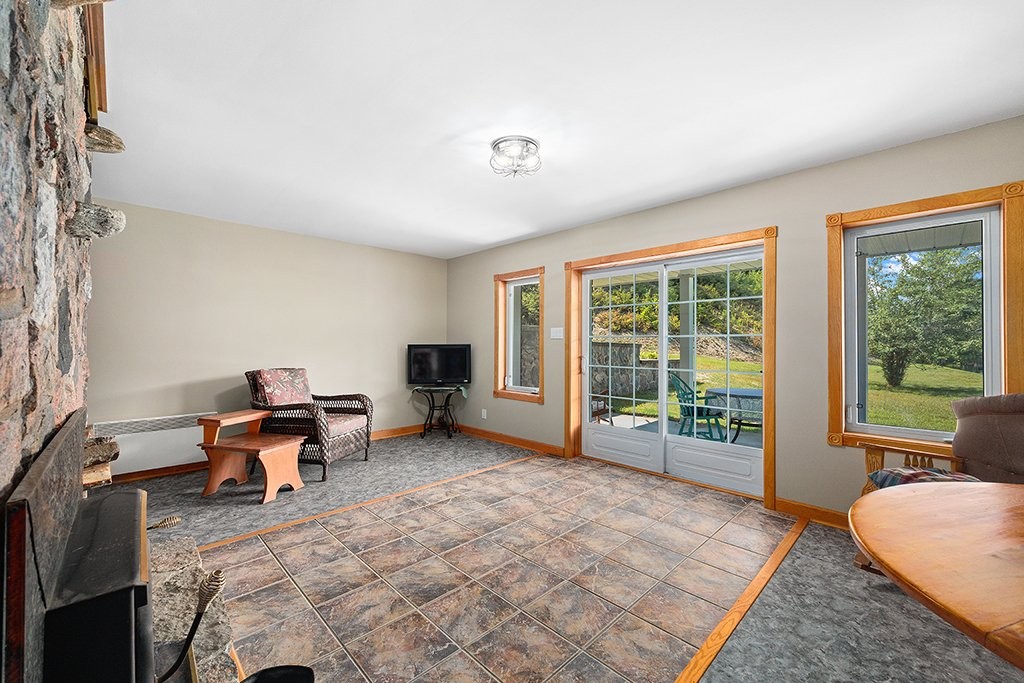 









41


Ch. MacCreadie

,
Otter Lake,




QC
J0X2P0

