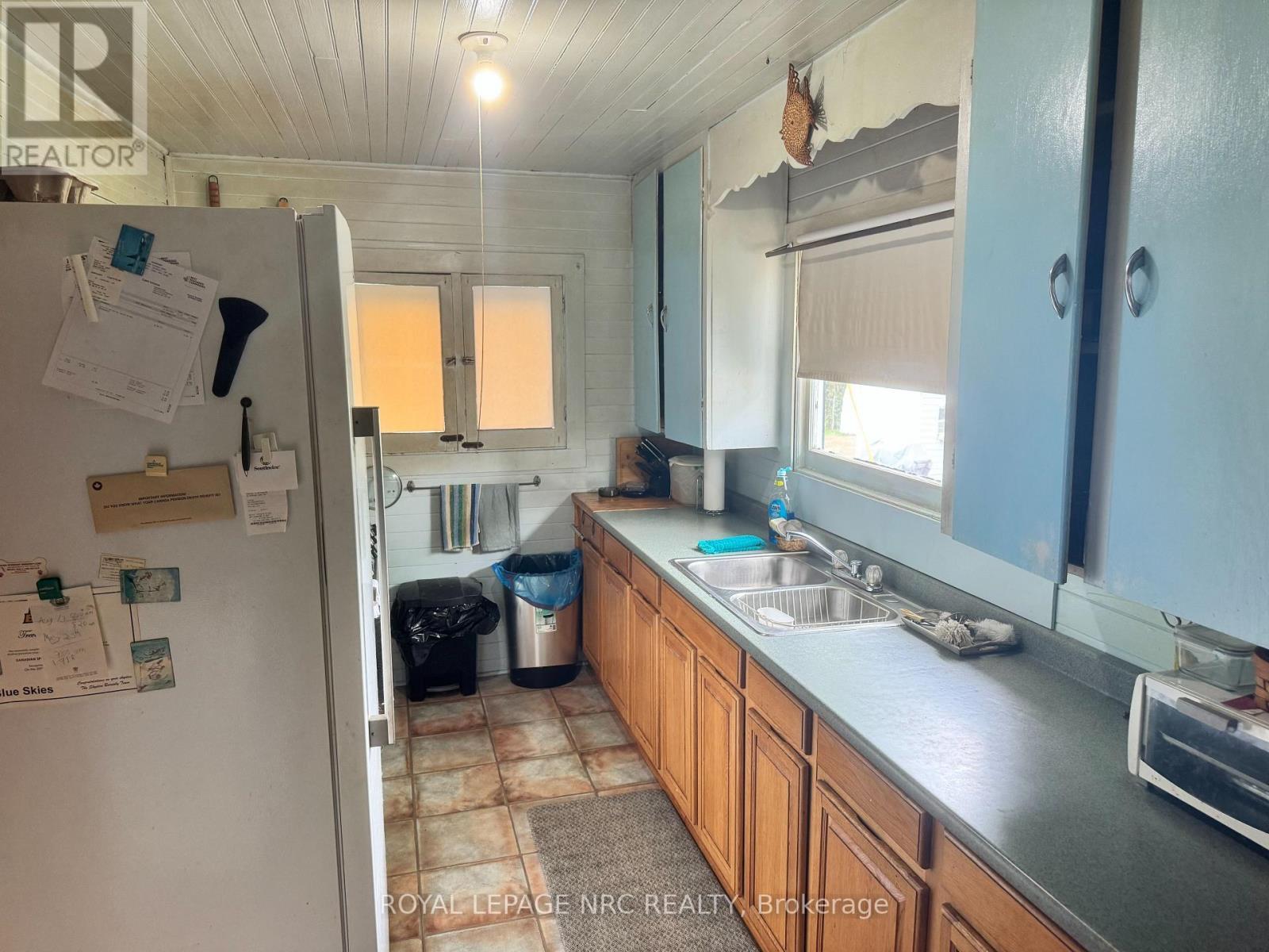 












3752 CRYSTAL BEACH DRIVE

,
Fort Erie (Crystal Beach),




Ontario
L0S1B0

