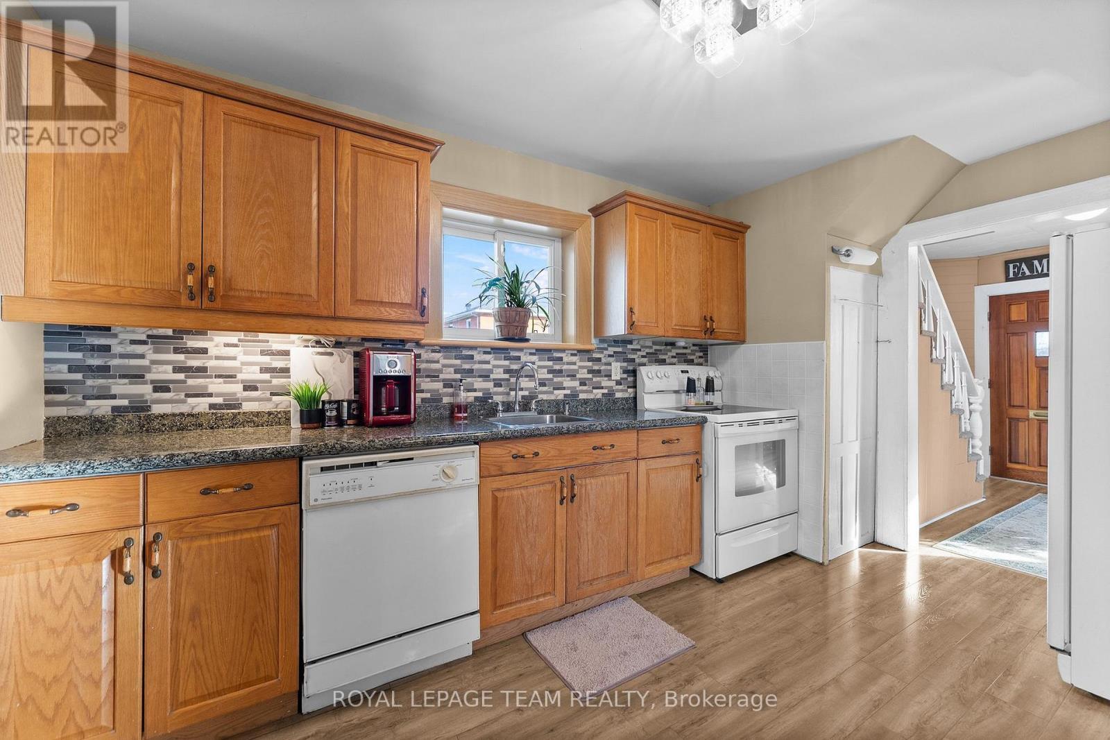 












80 BANK STREET S

,
Renfrew,




Ontario
K7V2E6

