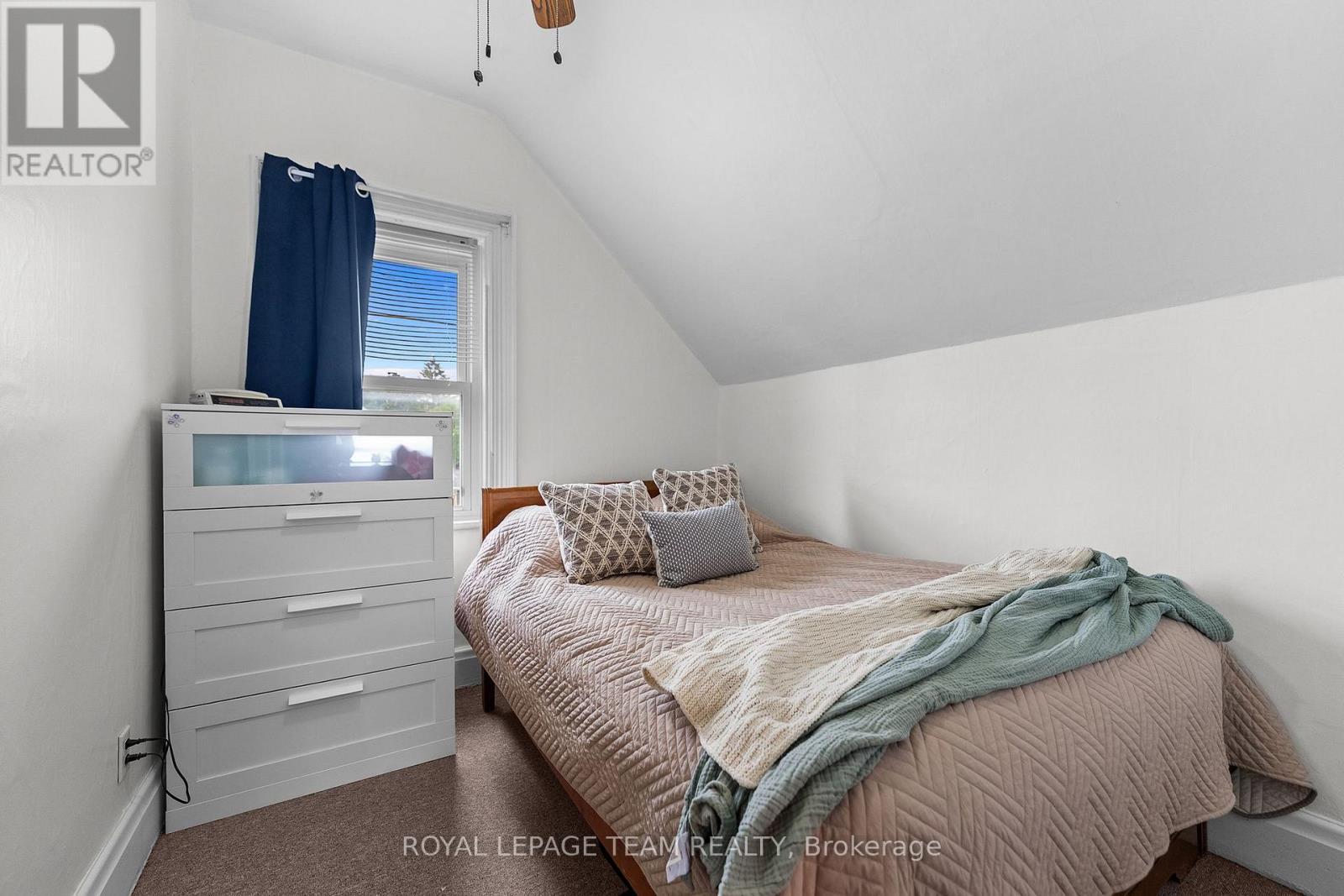 












80 BANK STREET S

,
Renfrew,




Ontario
K7V2E6


