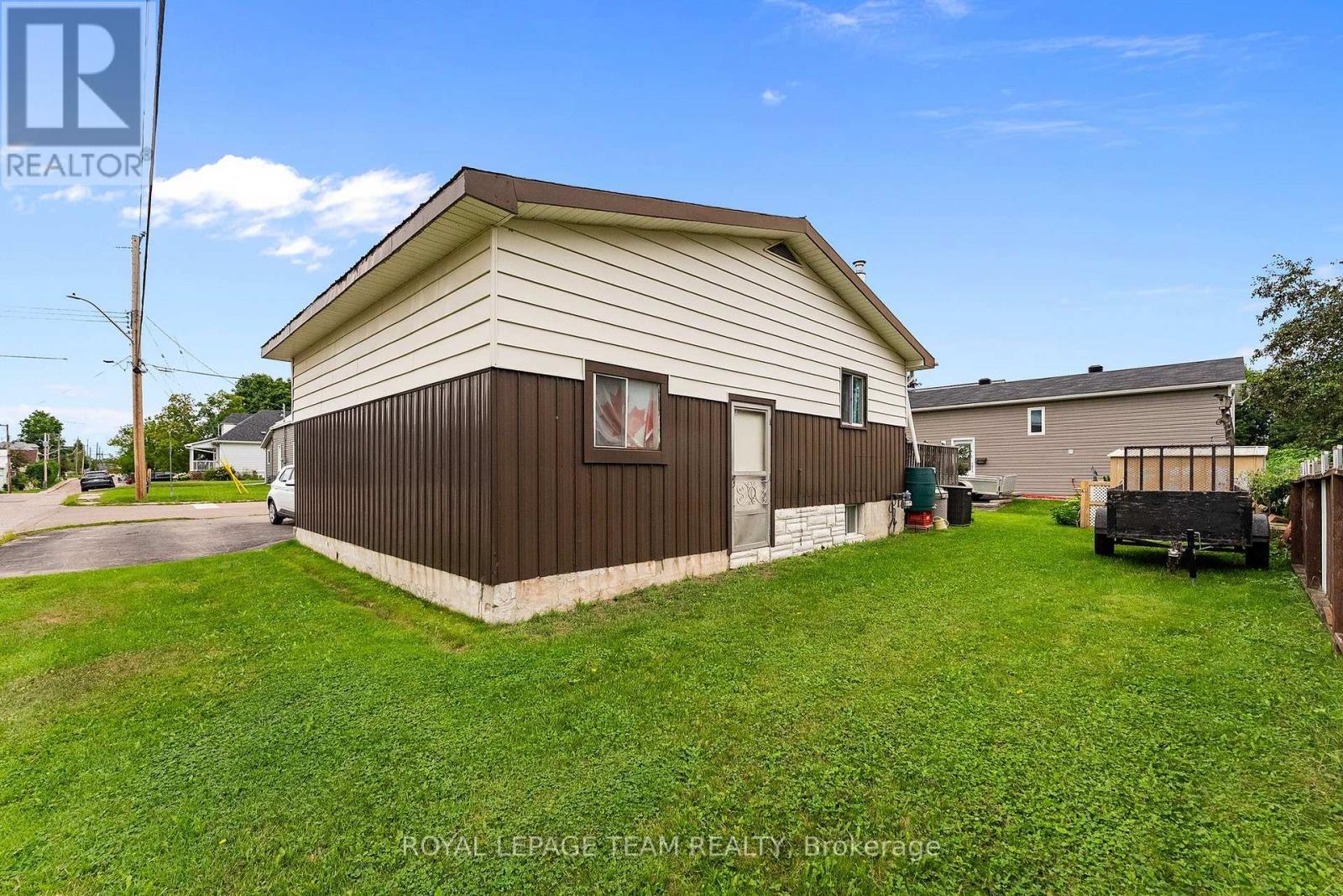 












80 BANK STREET S

,
Renfrew,




Ontario
K7V2E6

