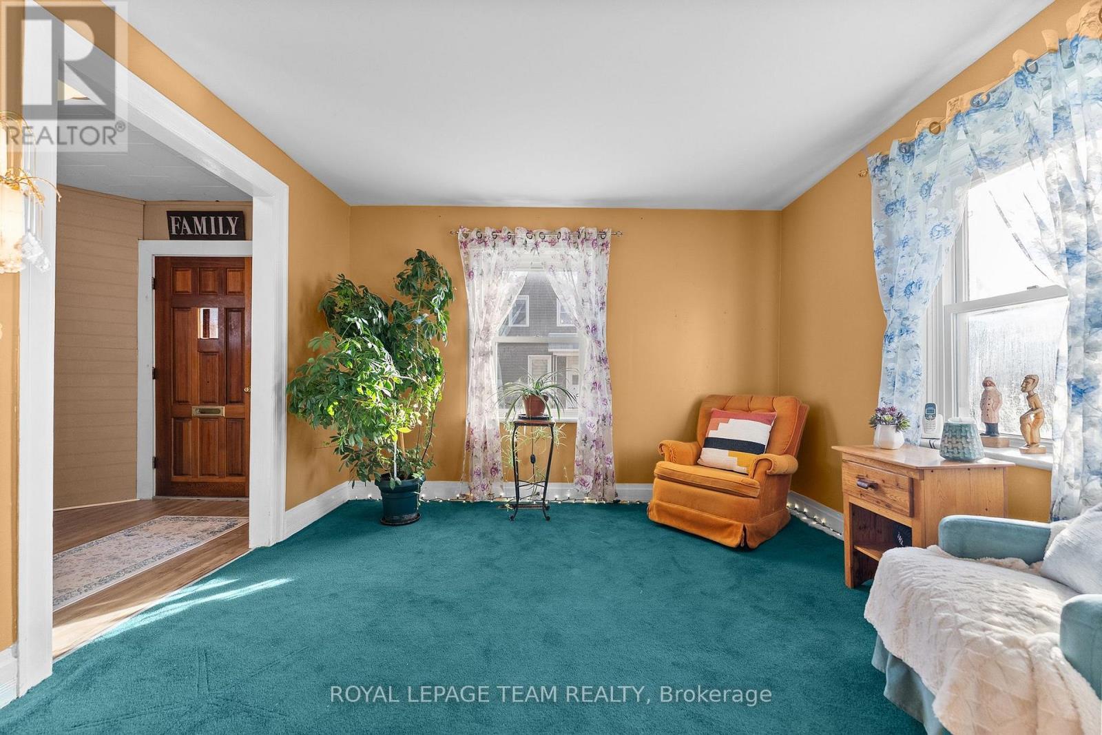 












80 BANK STREET S

,
Renfrew,




Ontario
K7V2E6

